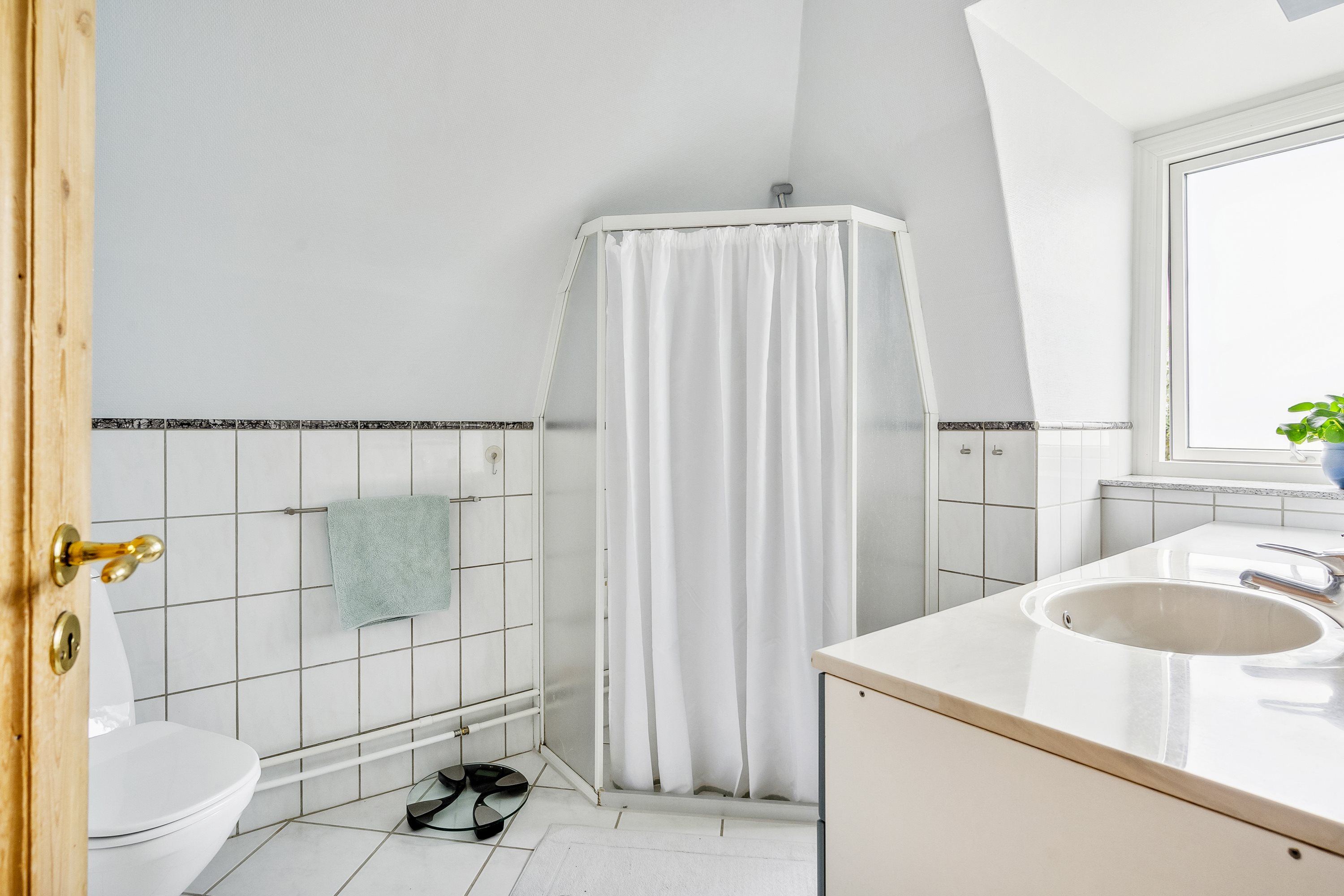 Fremhævet badeværelse billede i fuldskærmstilstand. Billede af Hvitfeltsgade 13, 7800 Skive