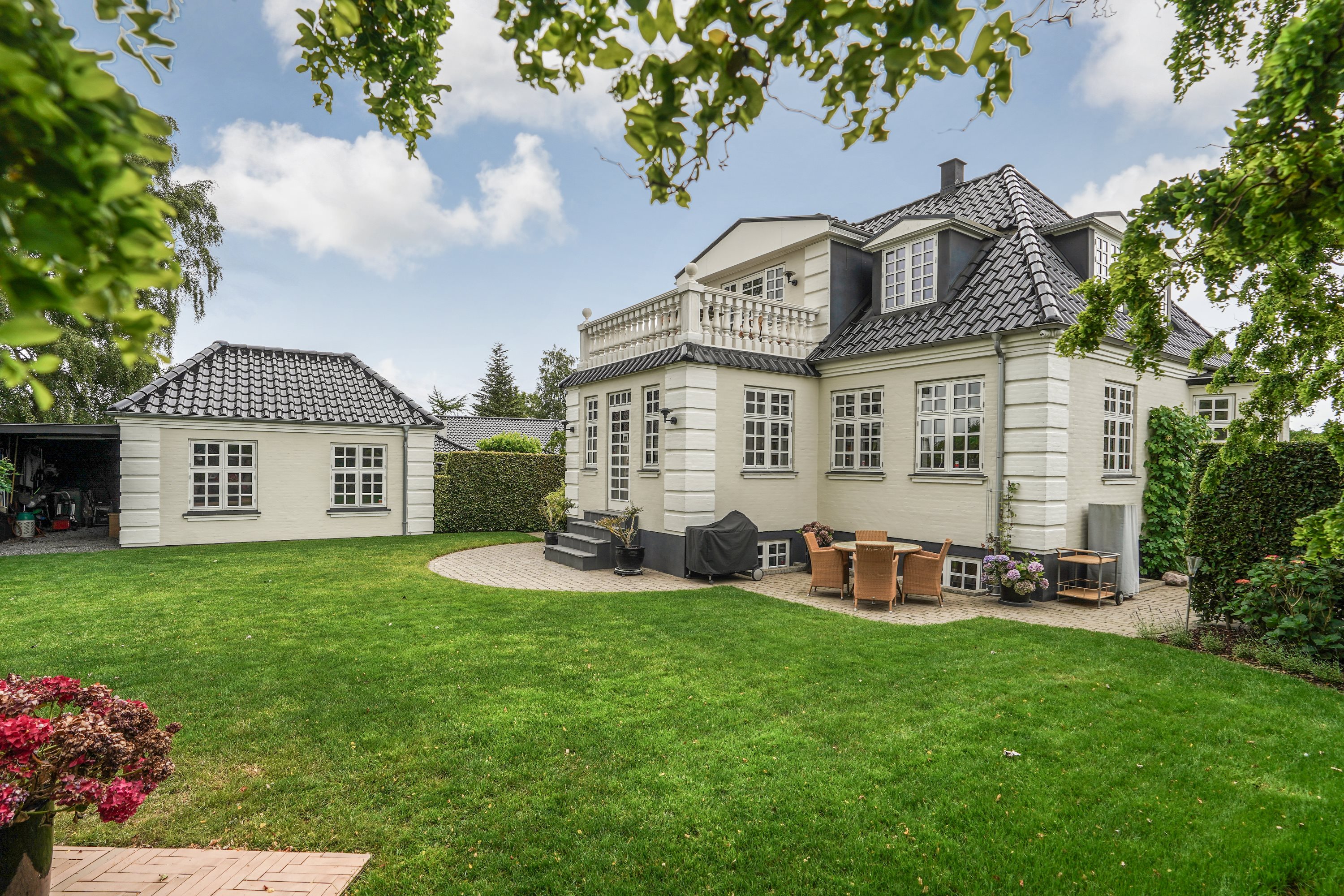 Fremhævet terrasse billede i fuldskærmstilstand. Billede af Ediths Allé 8, Dyrup, 5250 Odense SV