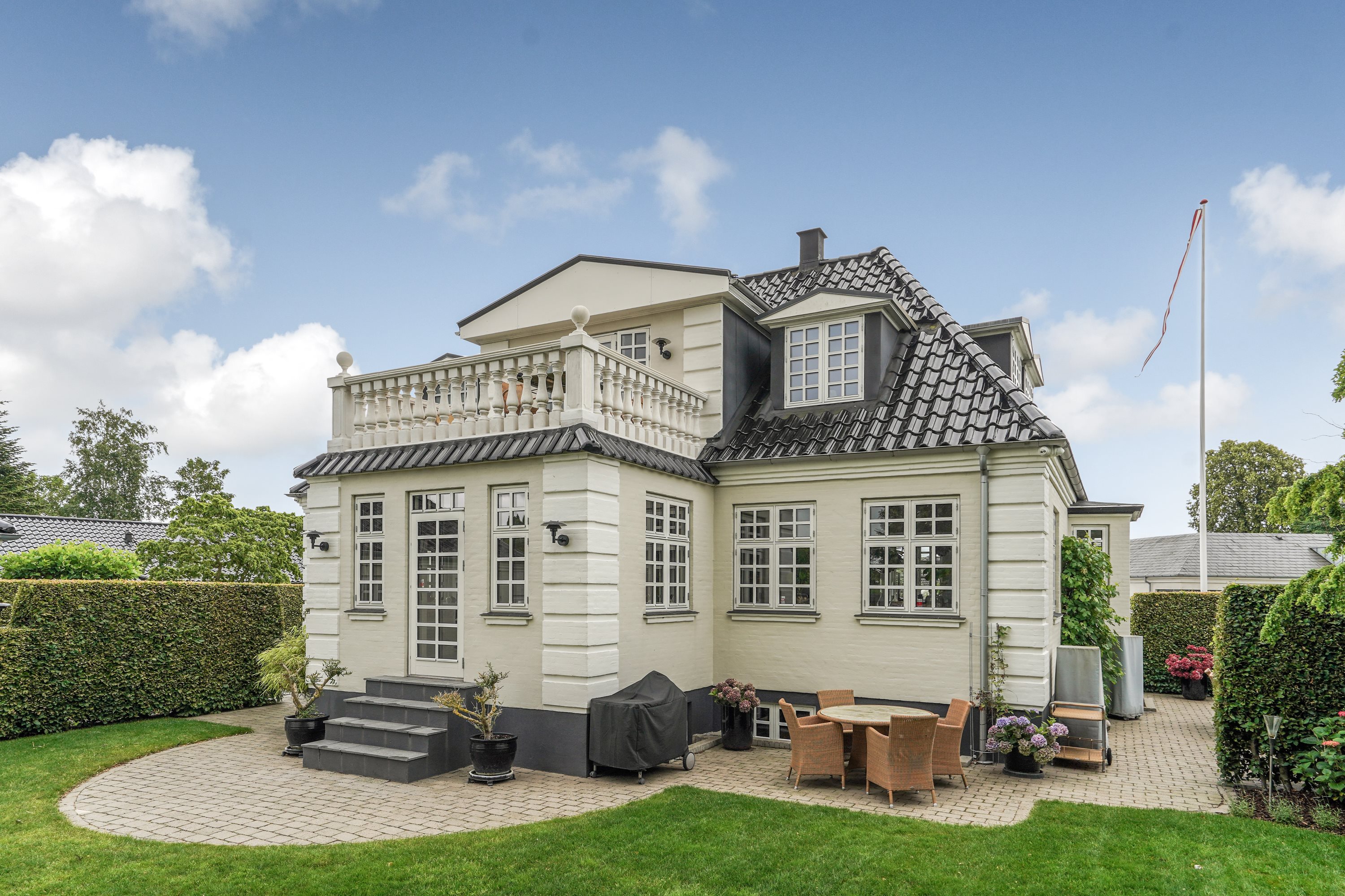 Fremhævet terrasse billede i fuldskærmstilstand. Billede af Ediths Allé 8, Dyrup, 5250 Odense SV