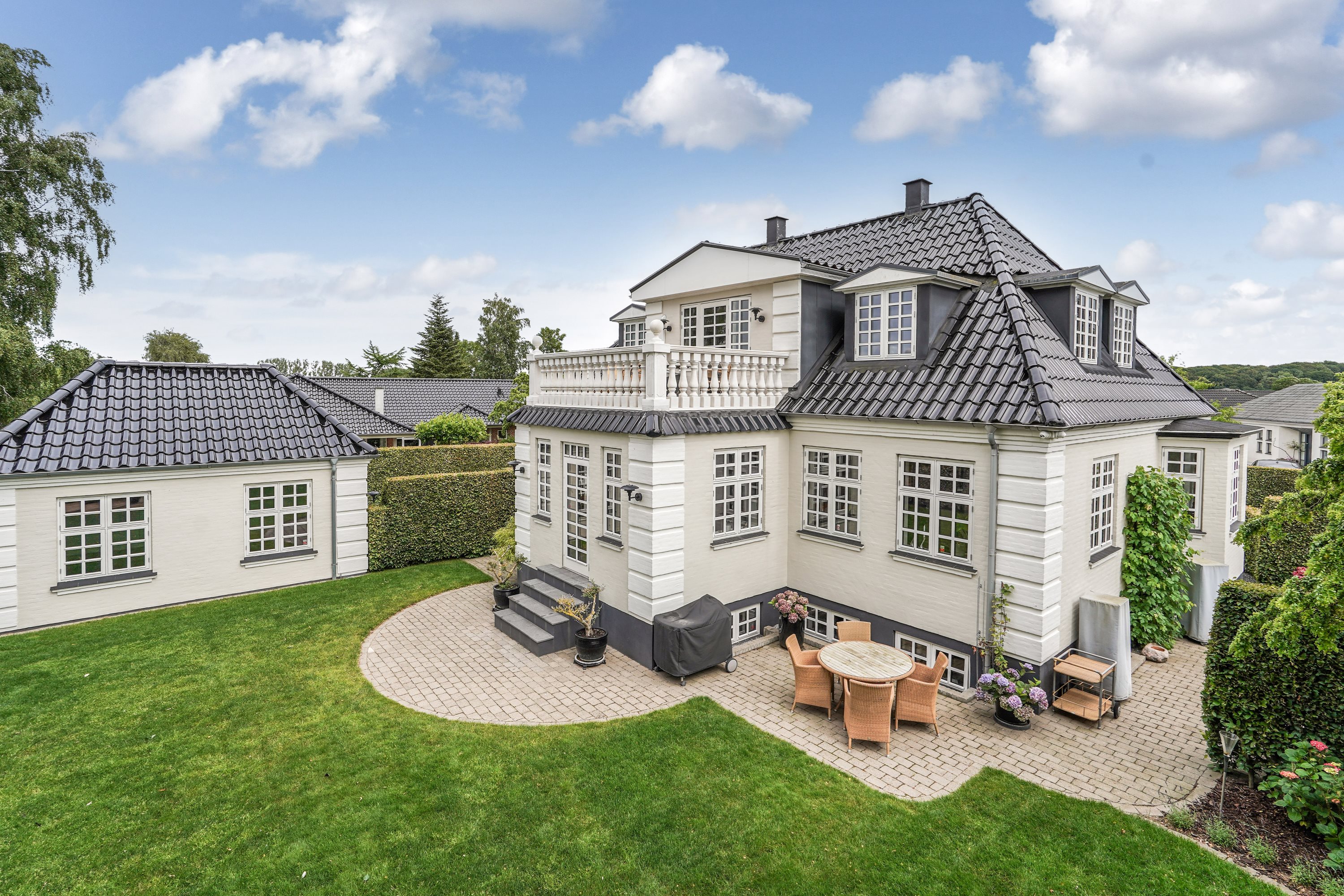 Fremhævet terrasse billede i fuldskærmstilstand. Billede af Ediths Allé 8, Dyrup, 5250 Odense SV