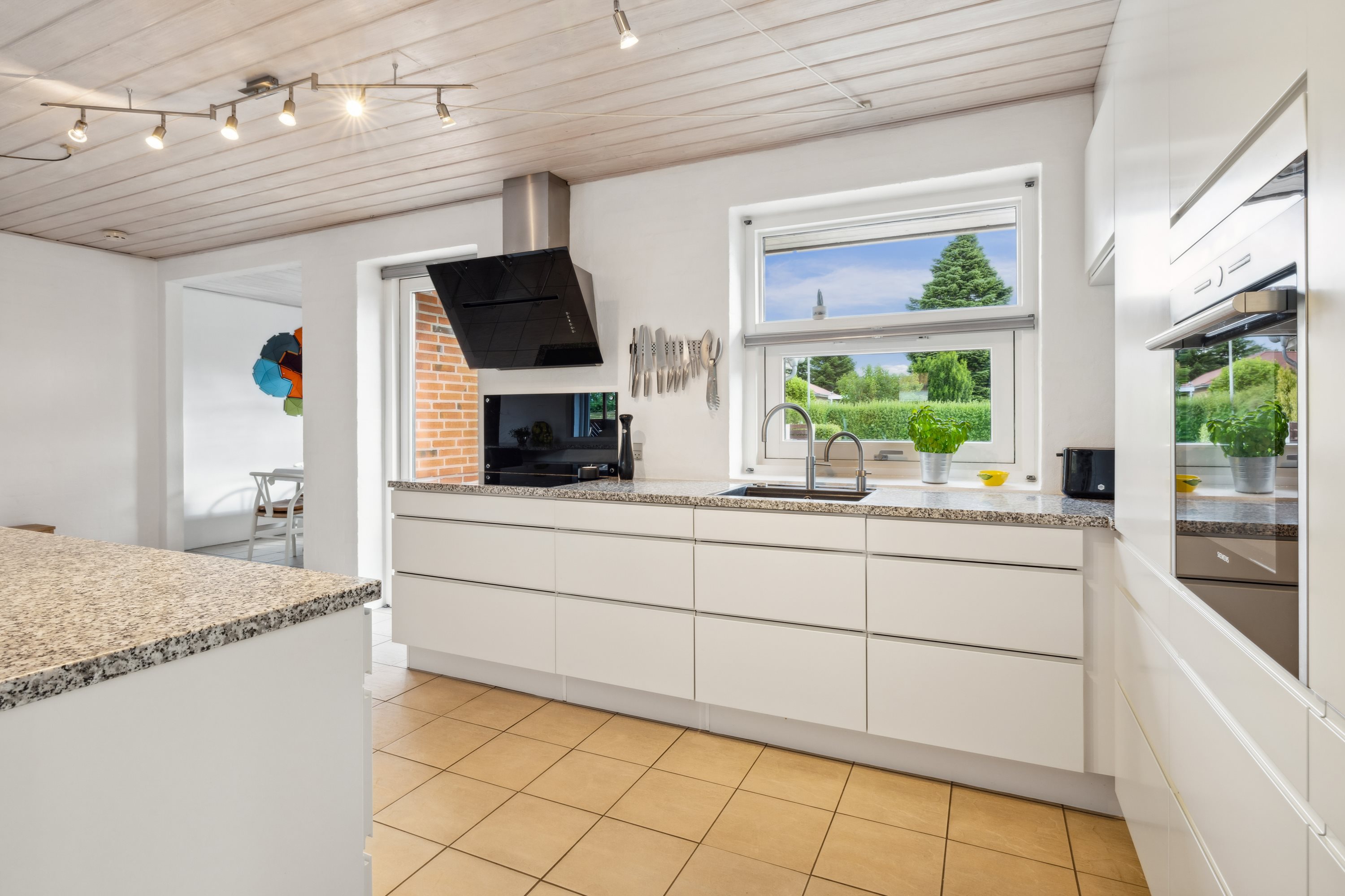 Fremhævet køkken billede i fuldskærmstilstand. Billede af Gyvelskrænten 2, 8961 Allingåbro