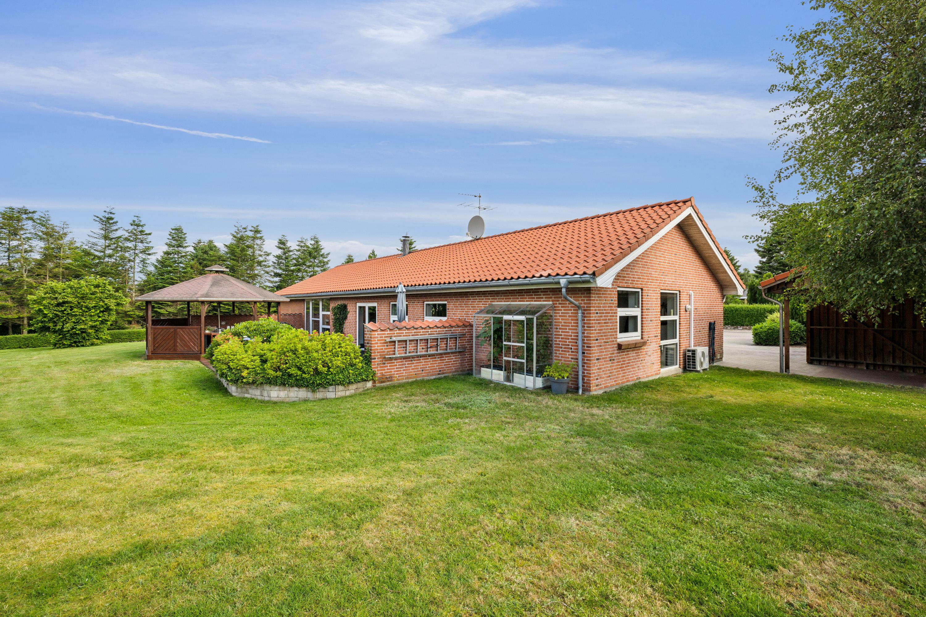 Fremhævet ejendom 1 billede i fuldskærmstilstand. Billede af Gyvelskrænten 2, 8961 Allingåbro