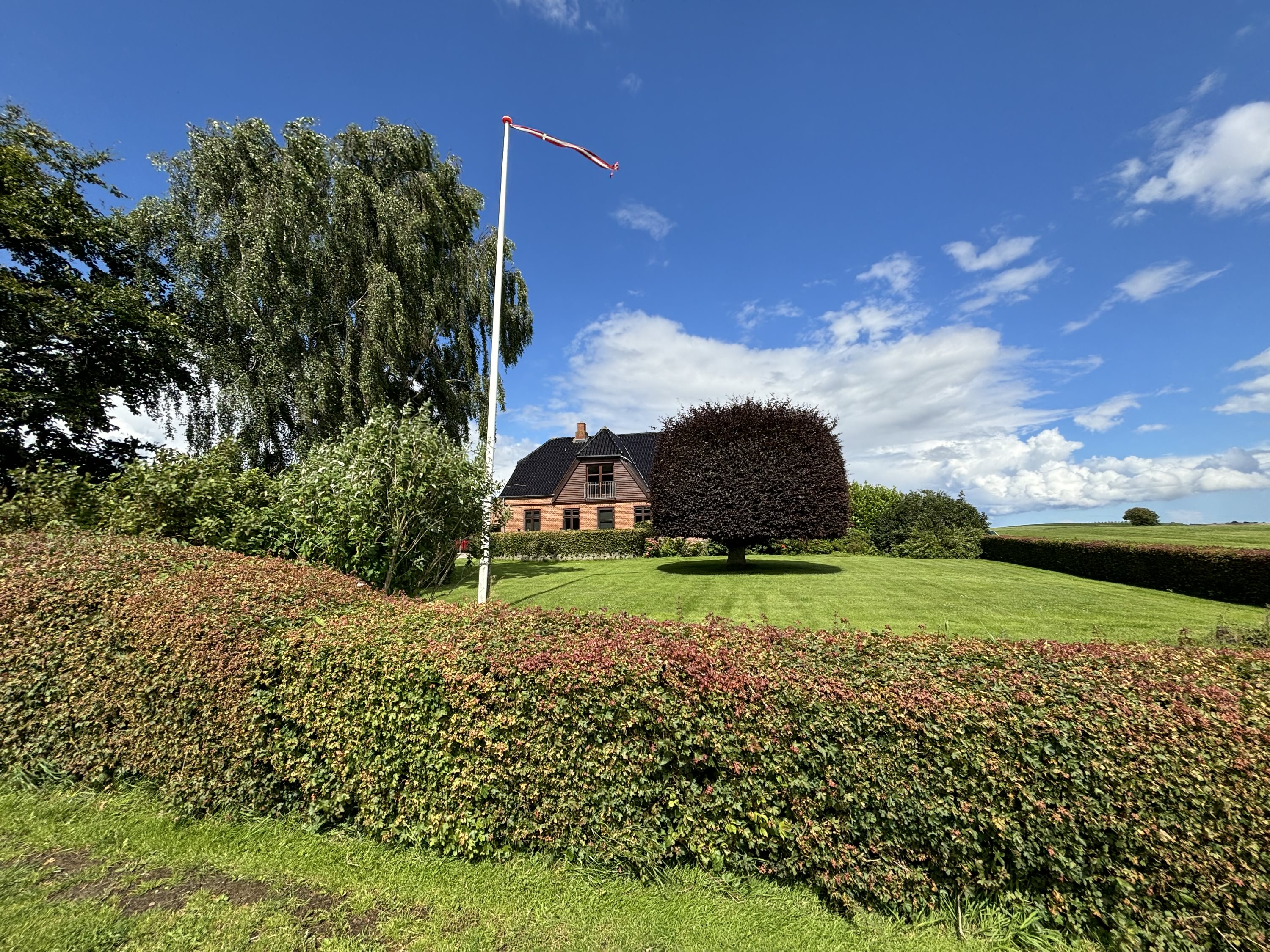 Fremhævet  billede i fuldskærmstilstand. Billede af Mosbjergvej 5, Gangsted, 8732 Hovedgård