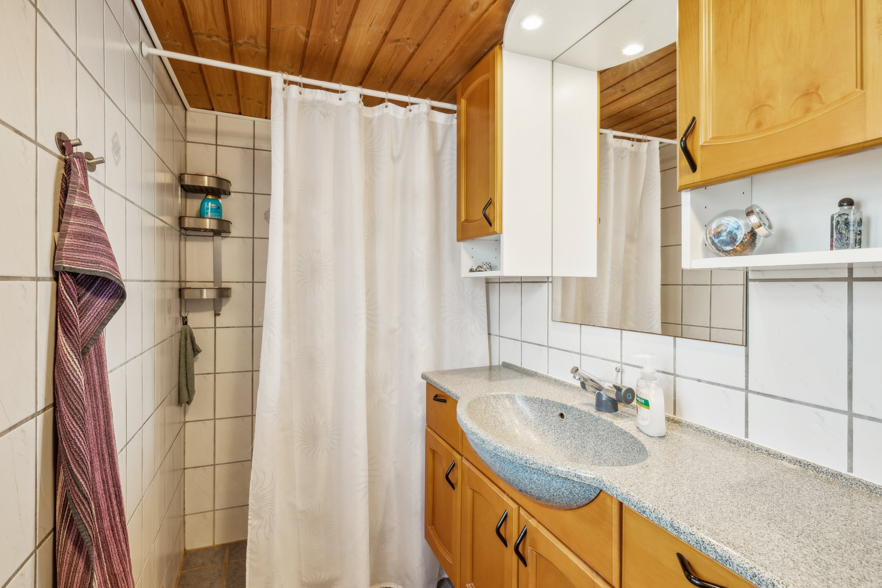 Fremhævet badeværelse billede i fuldskærmstilstand. Billede af Skovgårdevej 9, Vrinners, 8420 Knebel