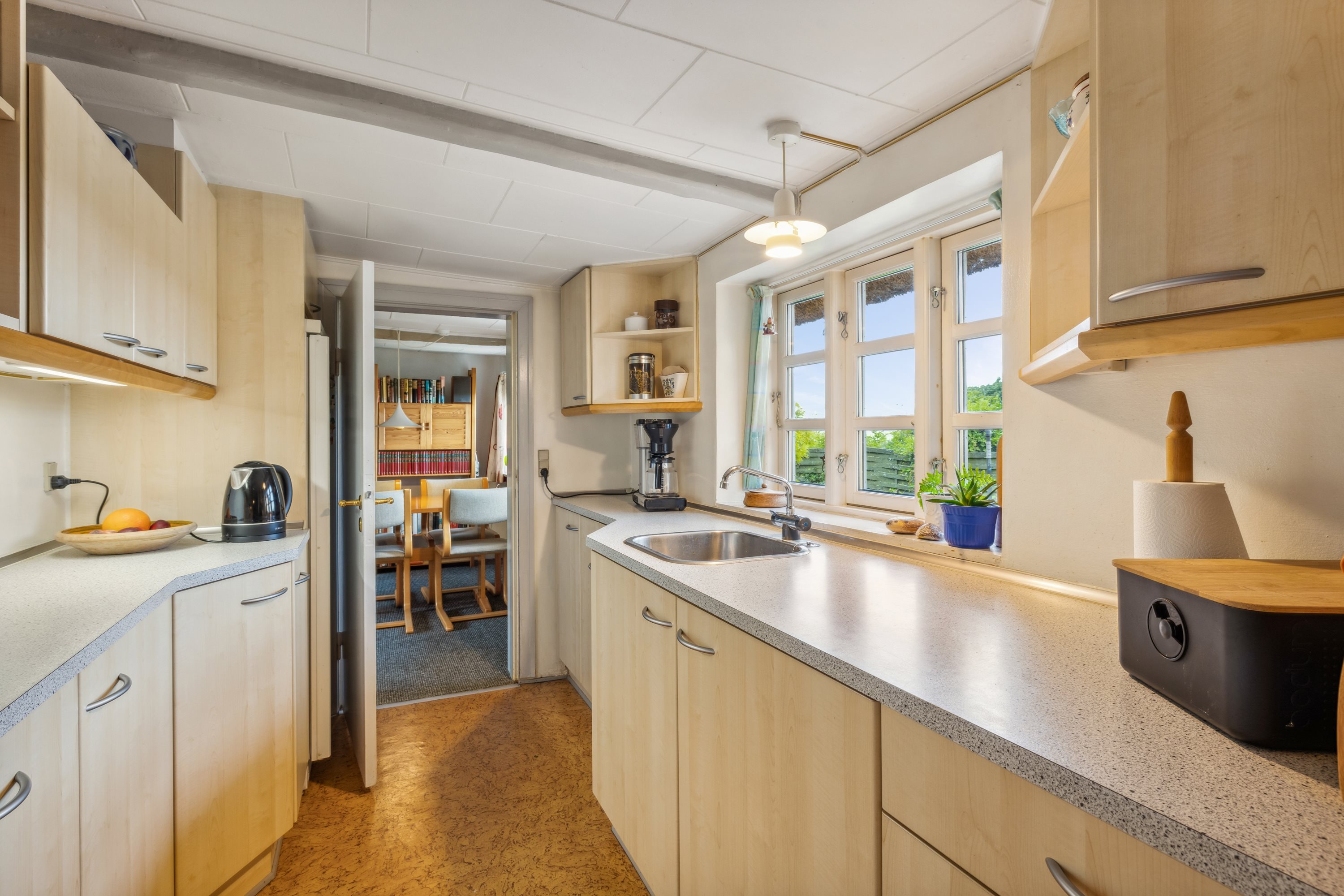 Fremhævet køkken billede i fuldskærmstilstand. Billede af Skovgårdevej 9, Vrinners, 8420 Knebel