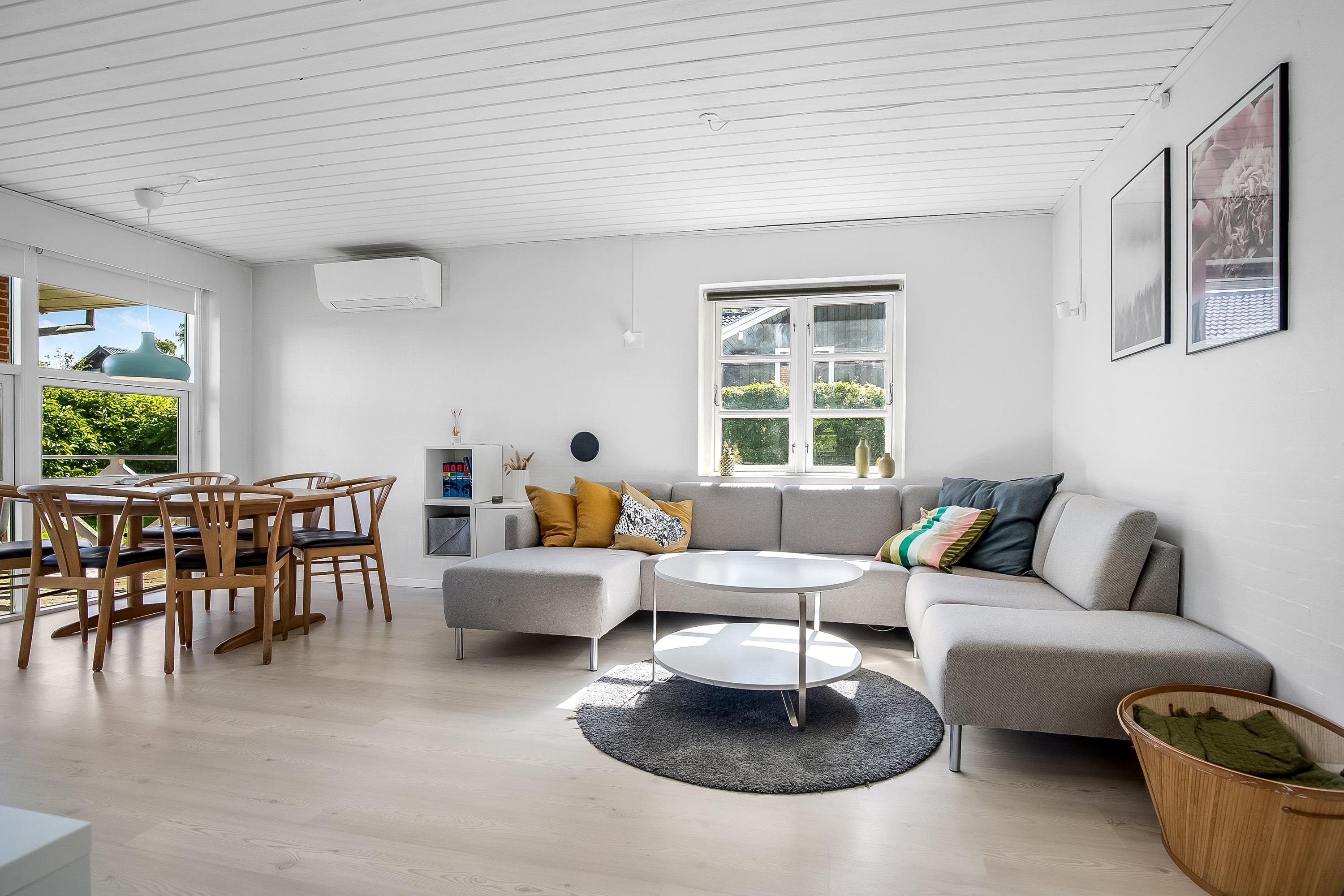 Fremhævet stue billede i fuldskærmstilstand. Billede af Vigen 42, Andkær Vig, 7080 Børkop