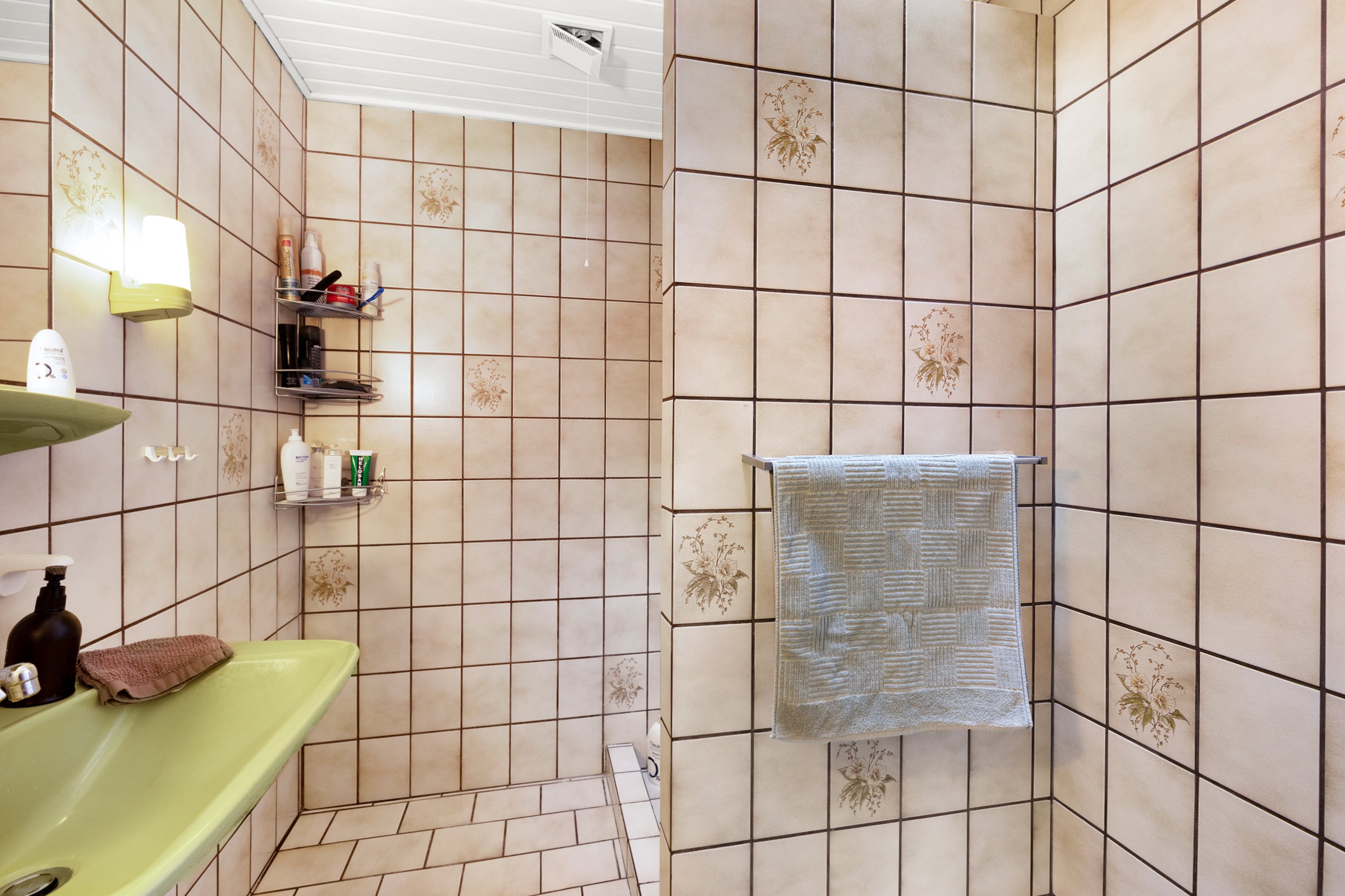 Fremhævet badeværelse billede i fuldskærmstilstand. Billede af Rugvænget 25, Mejlby, 8981 Spentrup