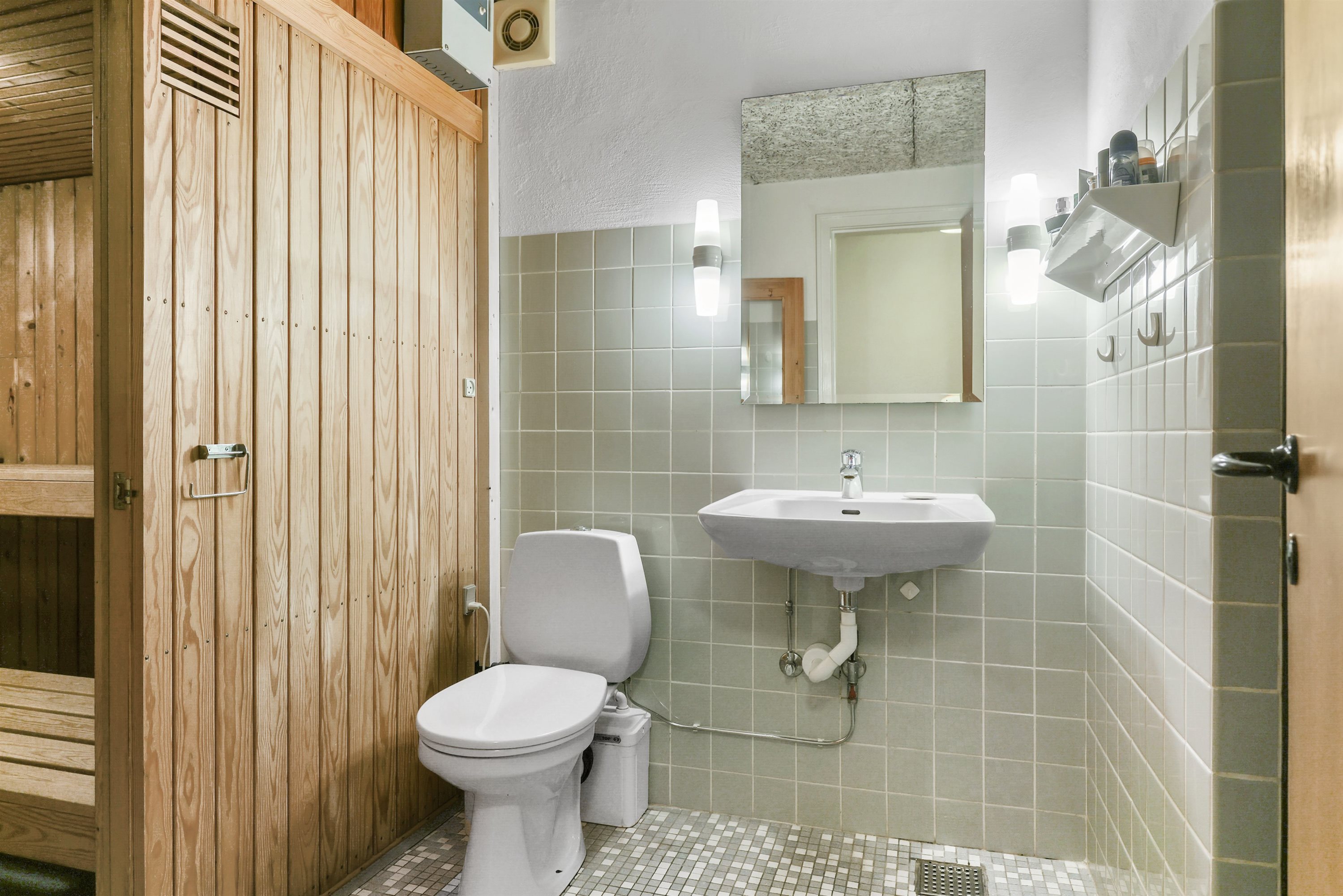 Fremhævet toilet billede i fuldskærmstilstand. Billede af Tronderupvej 34, Kilden, 9900 Frederikshavn