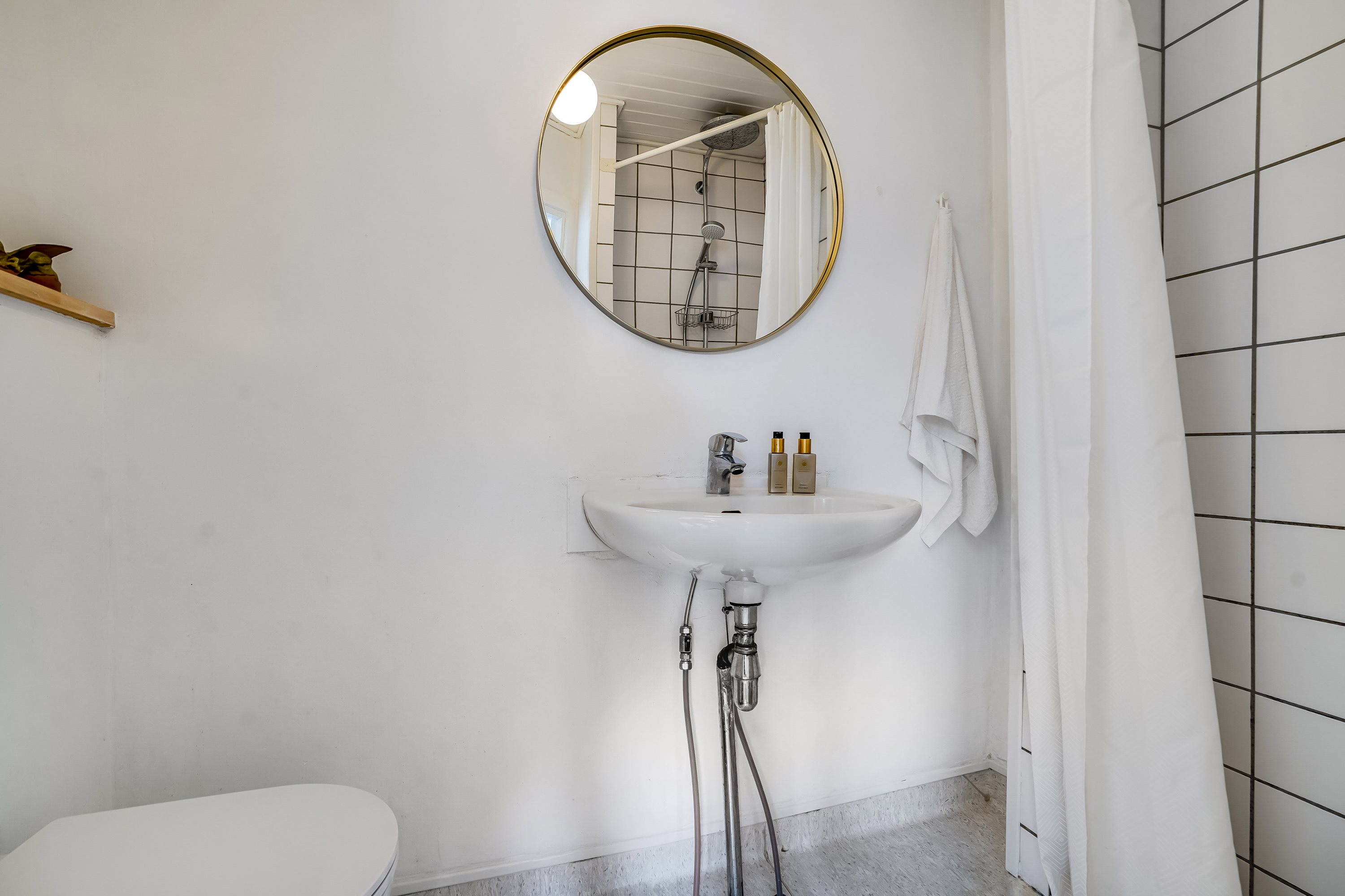 Fremhævet badeværelse billede i fuldskærmstilstand. Billede af Unsgaardsgade 20, st.., 5000 Odense C