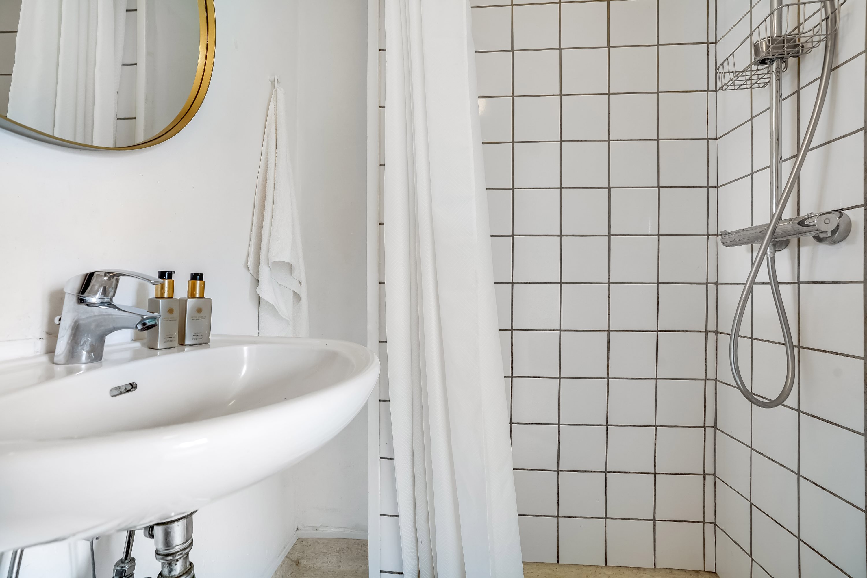 Fremhævet badeværelse billede i fuldskærmstilstand. Billede af Unsgaardsgade 20, st.., 5000 Odense C