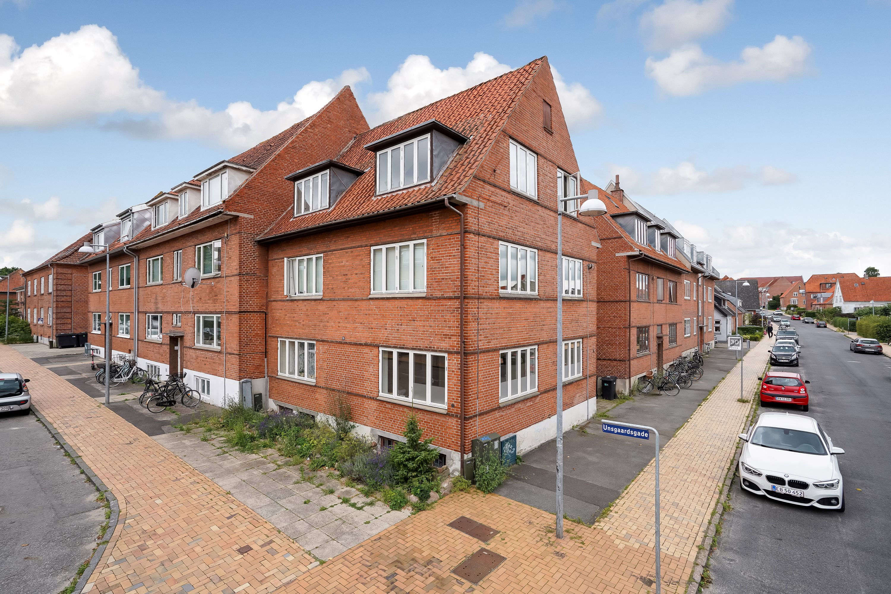 Miniaturebillede 1: ejendommen. Billede af Unsgaardsgade 20, st.., 5000 Odense C