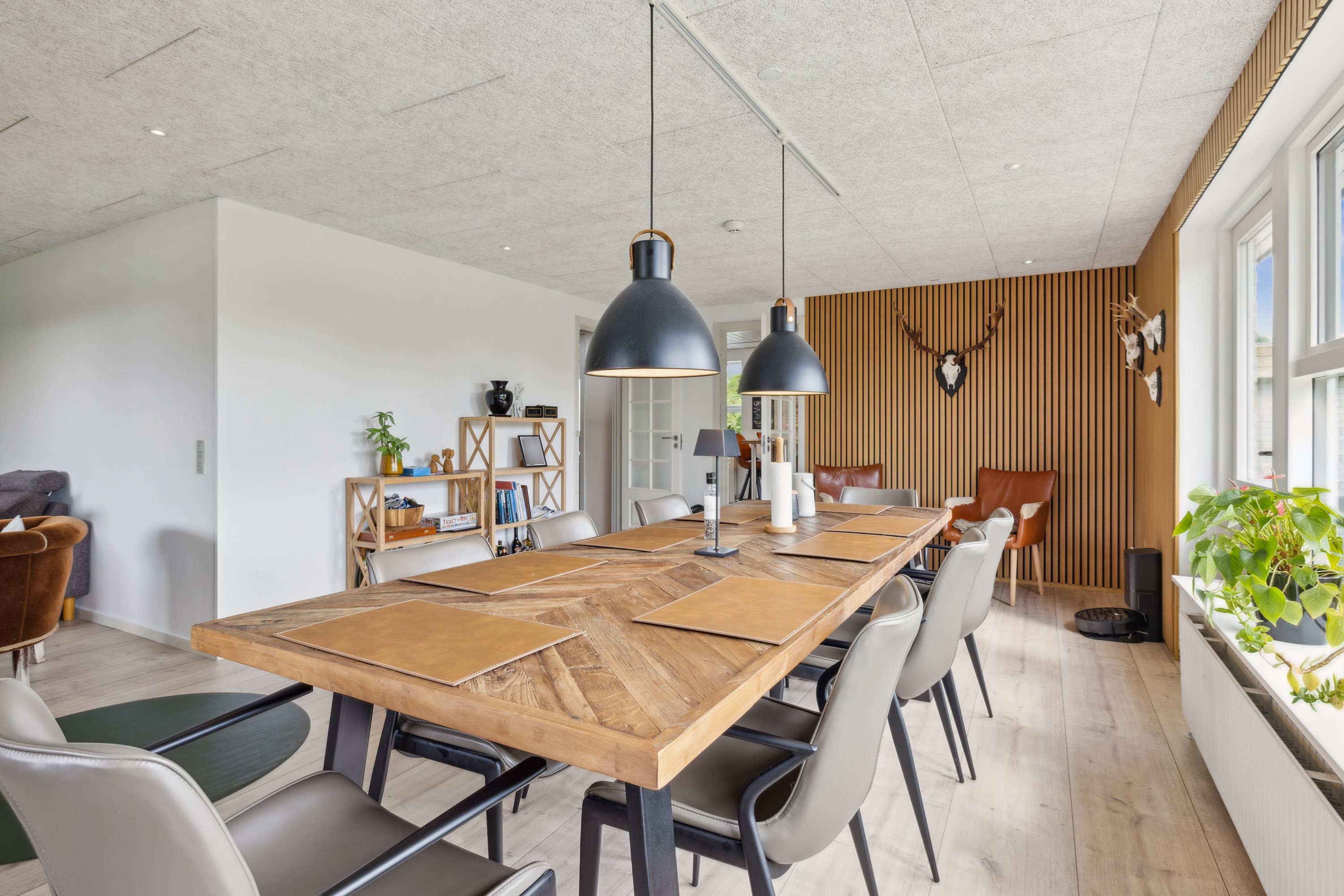 Fremhævet stue billede i fuldskærmstilstand. Billede af Højvangen 38, 8800 Viborg