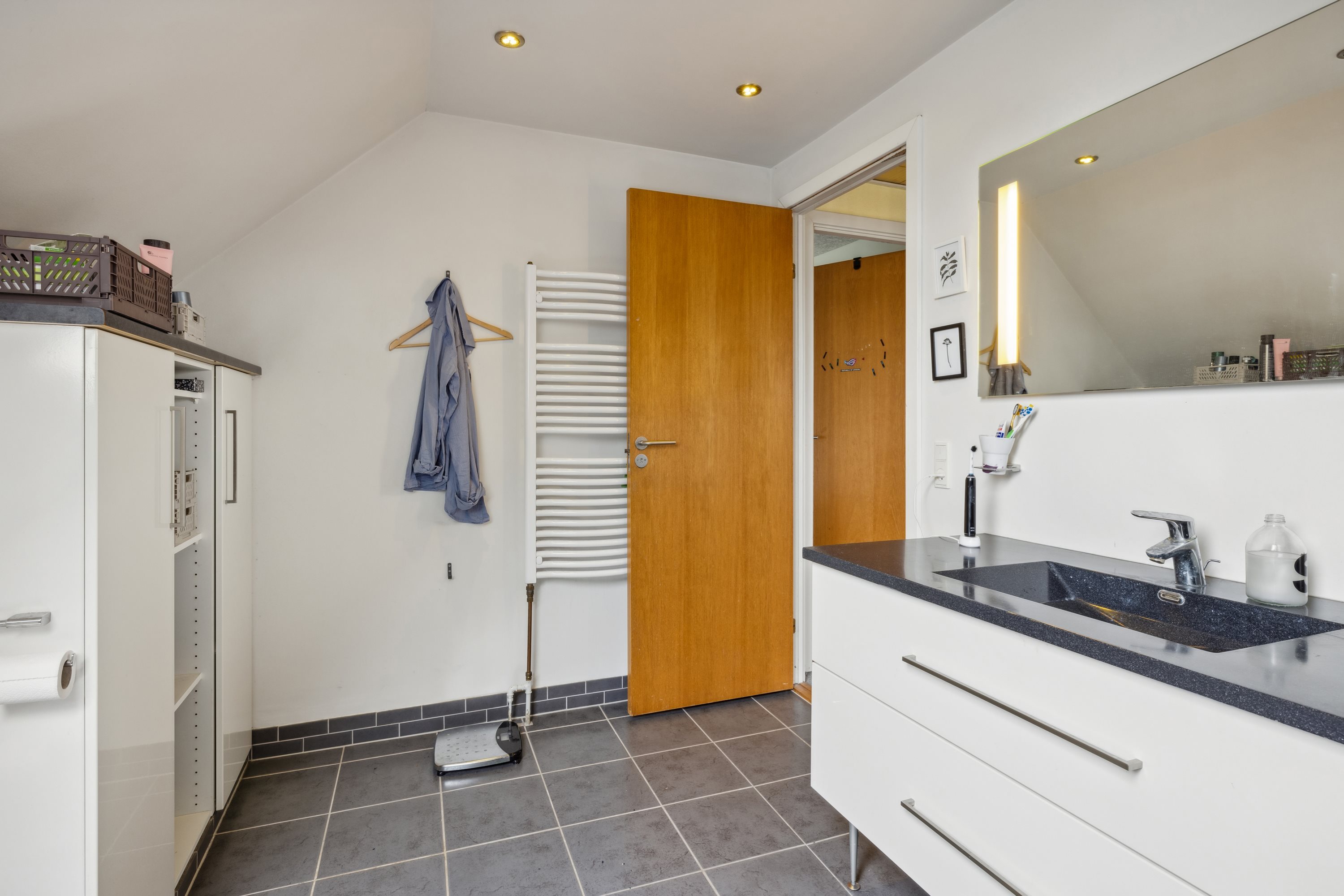 Fremhævet badeværelse billede i fuldskærmstilstand. Billede af Højvangen 38, 8800 Viborg