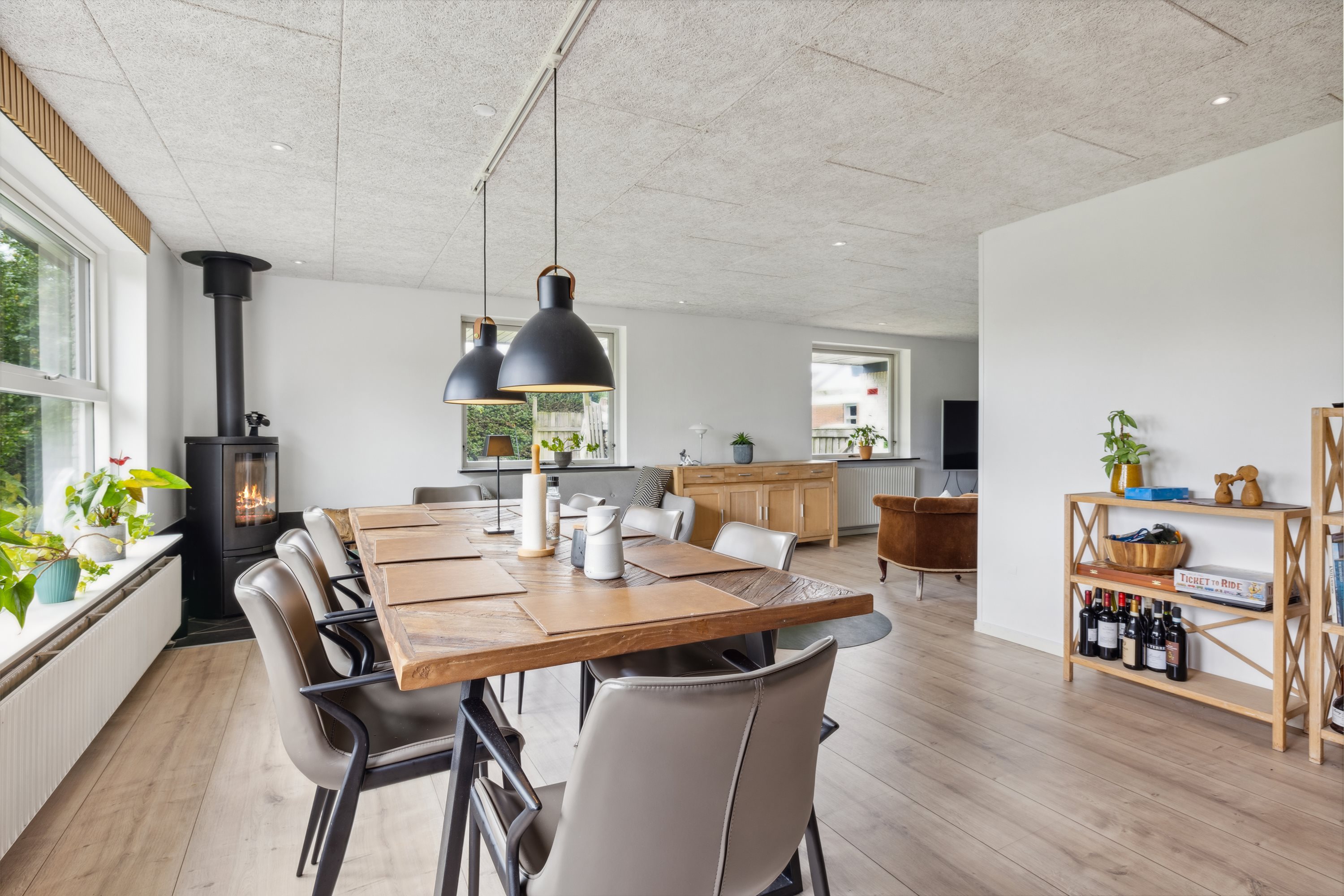 Fremhævet spisestue billede i fuldskærmstilstand. Billede af Højvangen 38, 8800 Viborg