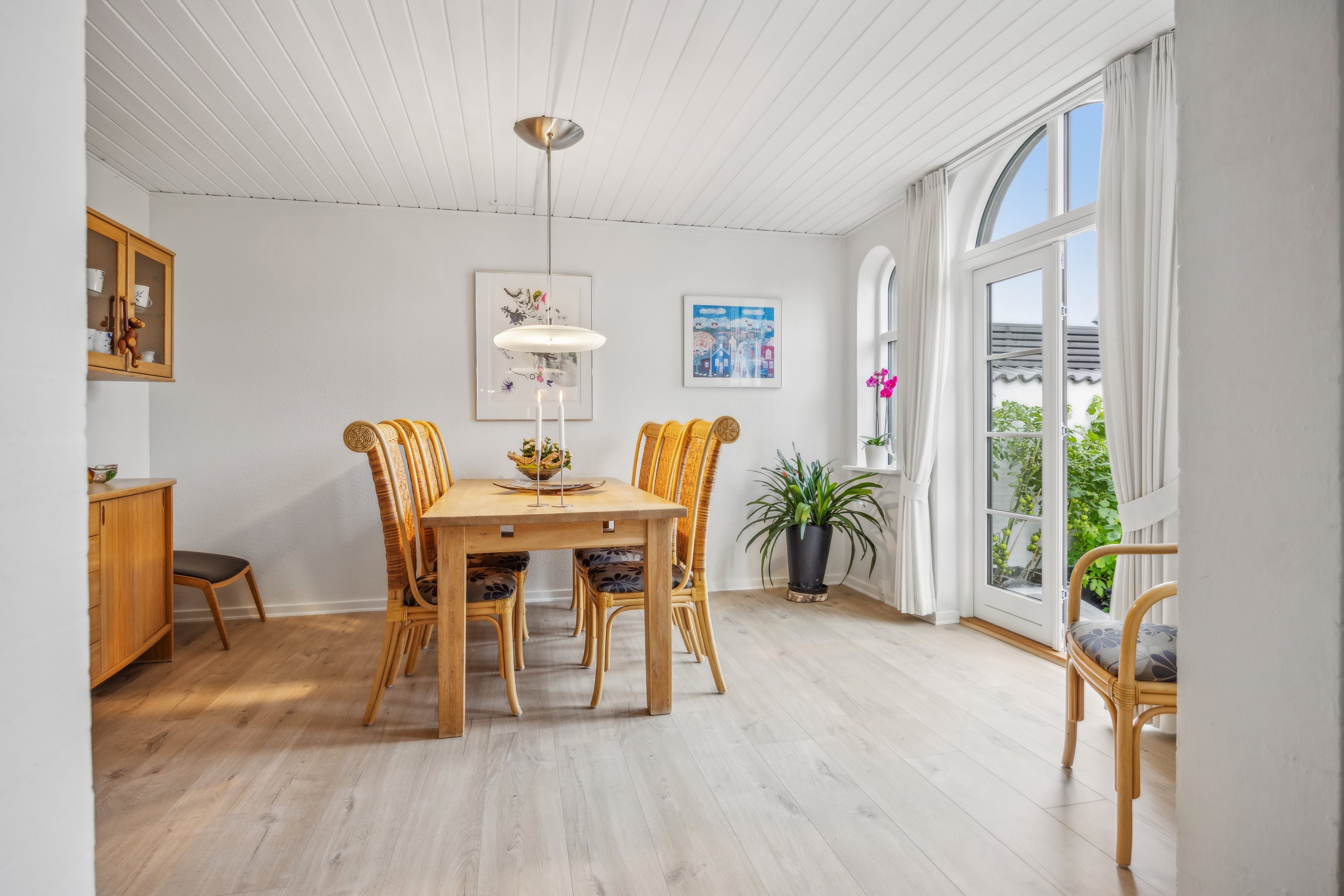 Fremhævet stue billede i fuldskærmstilstand. Billede af Gugvej 203A, Gug, 9210 Aalborg SØ