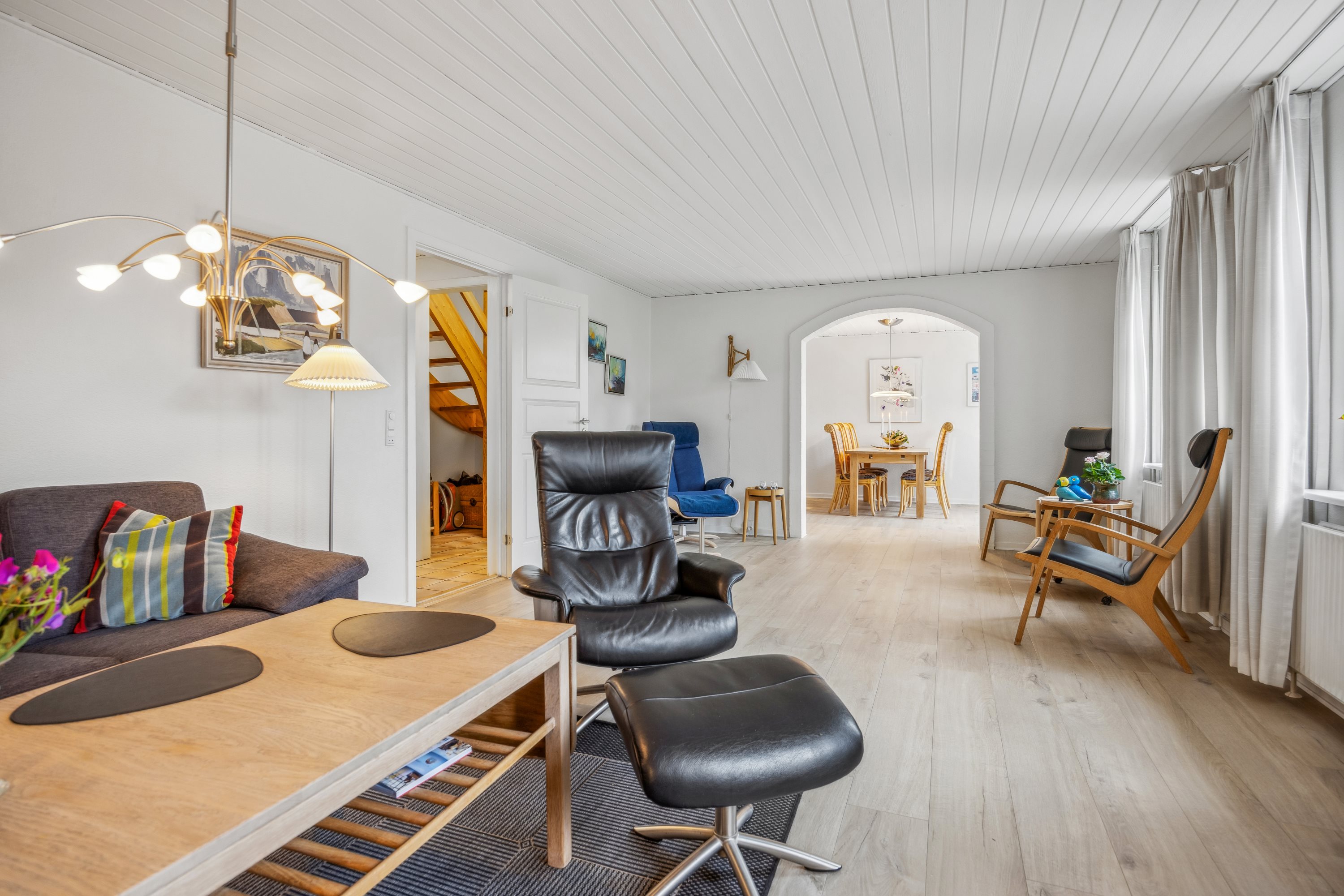 Fremhævet stue billede i fuldskærmstilstand. Billede af Gugvej 203A, Gug, 9210 Aalborg SØ