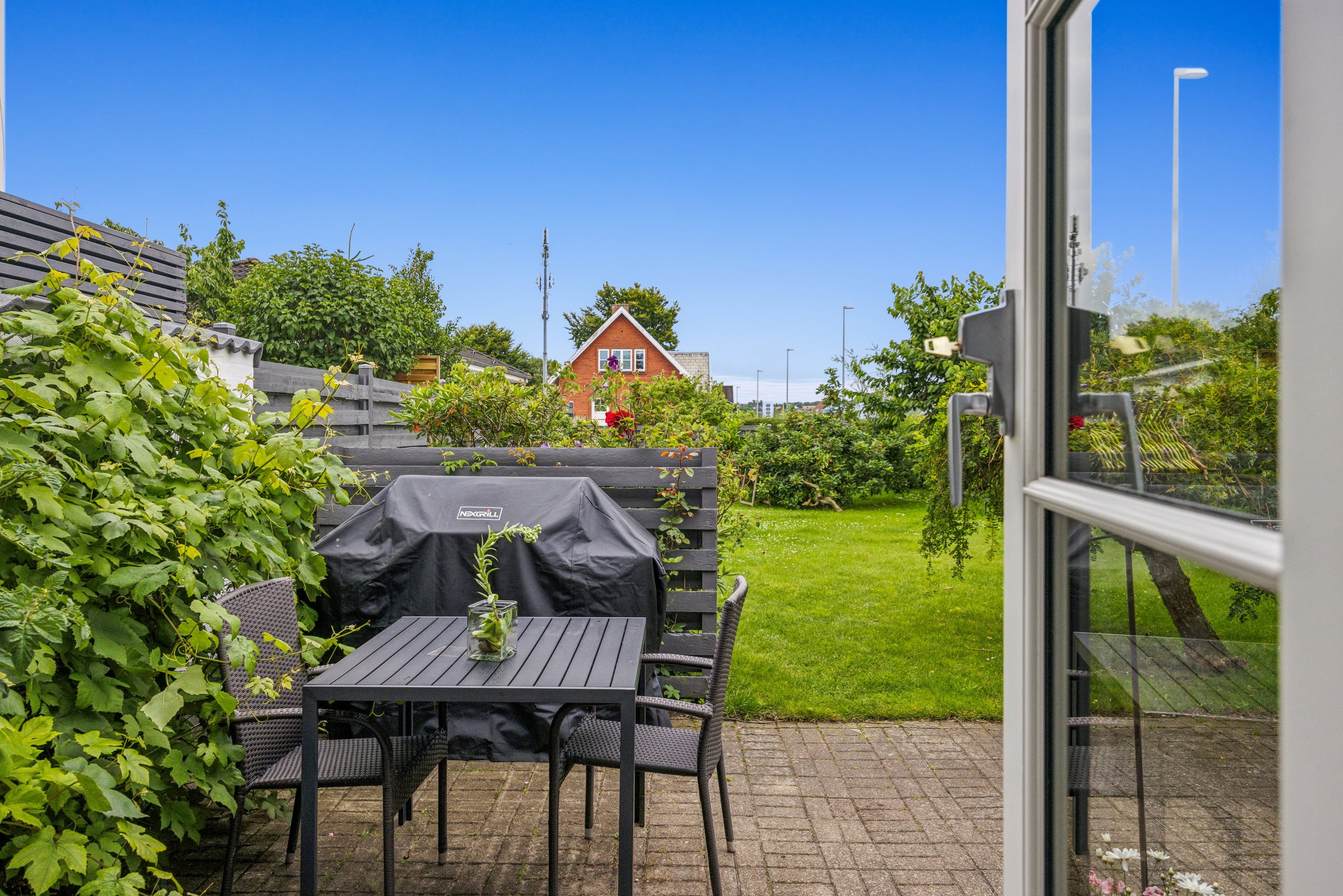 Fremhævet terrasse billede i fuldskærmstilstand. Billede af Gugvej 203A, Gug, 9210 Aalborg SØ