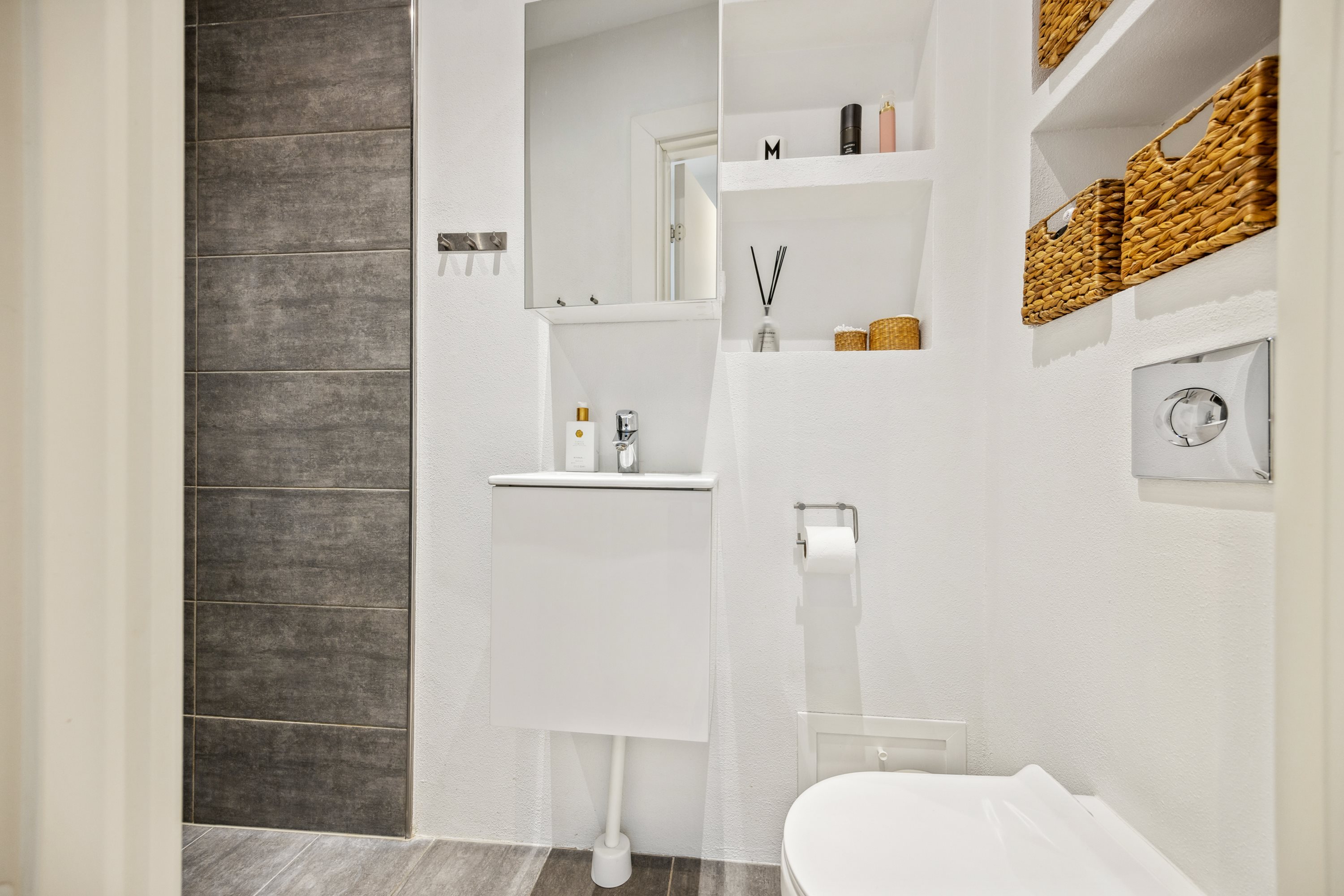 Fremhævet badeværelse billede i fuldskærmstilstand. Billede af Sønderbro 17, 4. tv., 9000 Aalborg