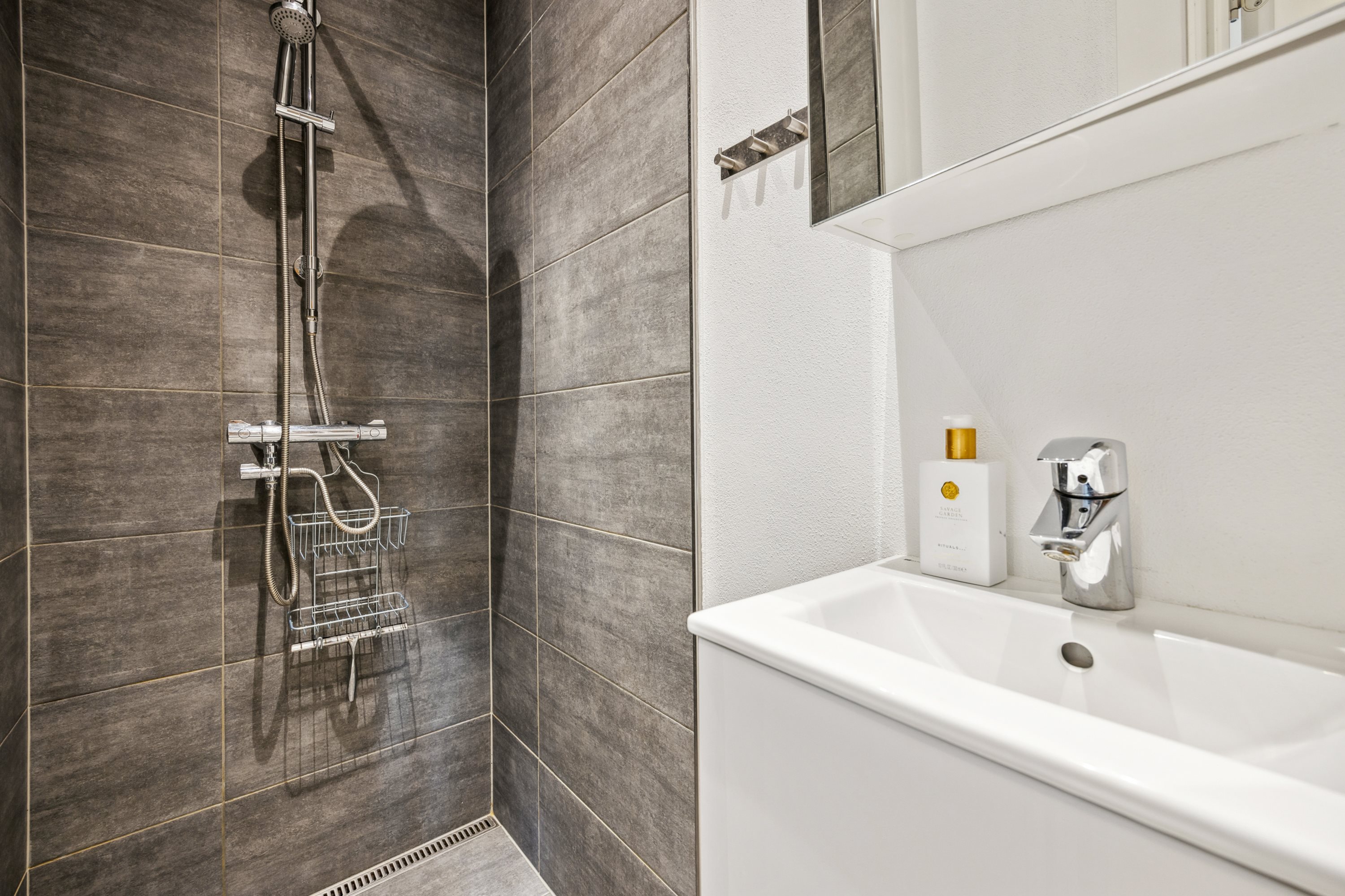 Fremhævet badeværelse billede i fuldskærmstilstand. Billede af Sønderbro 17, 4. tv., 9000 Aalborg