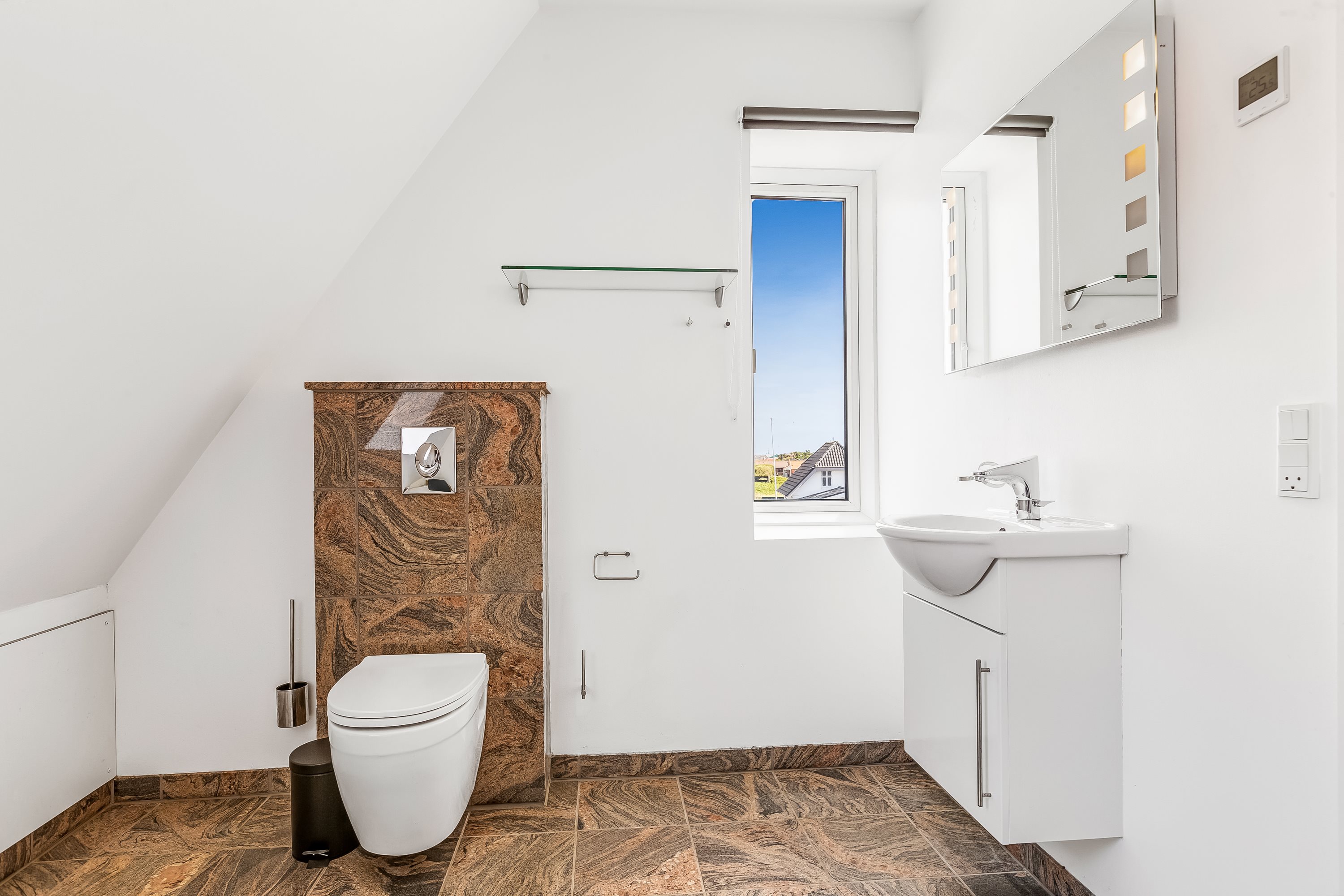 Fremhævet badeværelse billede i fuldskærmstilstand. Billede af Vesterhavsgade 121, 7680 Thyborøn