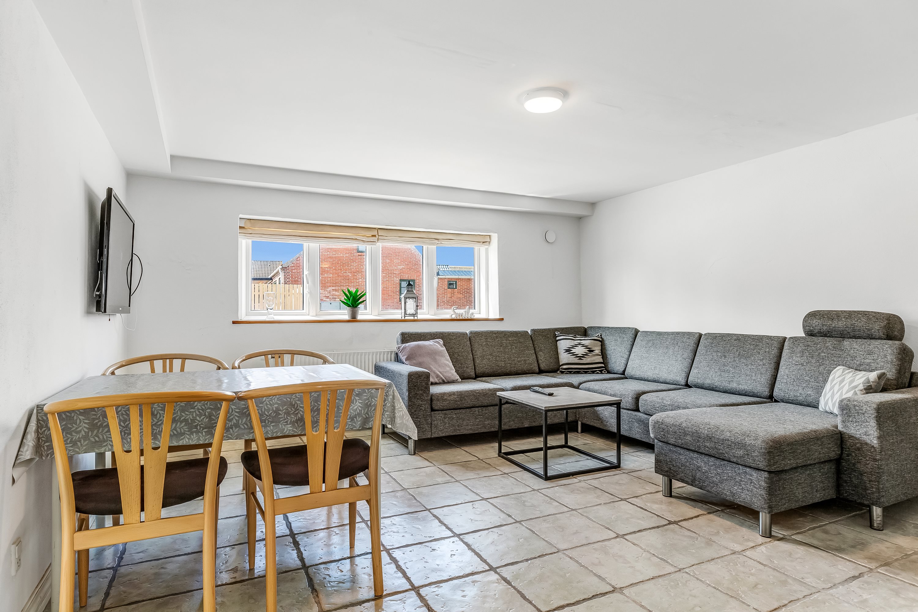 Fremhævet stue billede i fuldskærmstilstand. Billede af Vesterhavsgade 121, 7680 Thyborøn