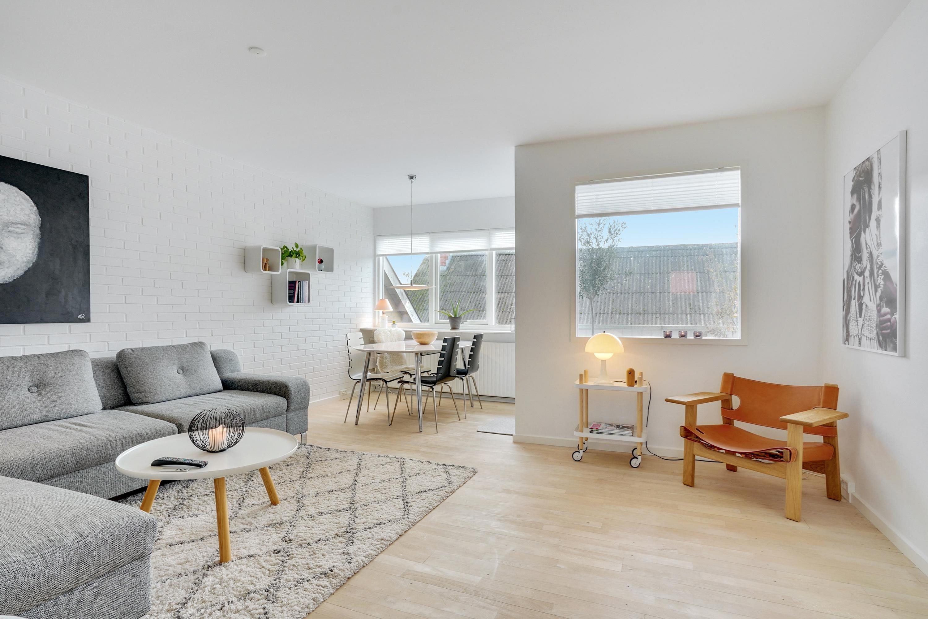 Fremhævet stue billede i fuldskærmstilstand. Billede af St Tranegade 22, 1. tv., 9240 Nibe