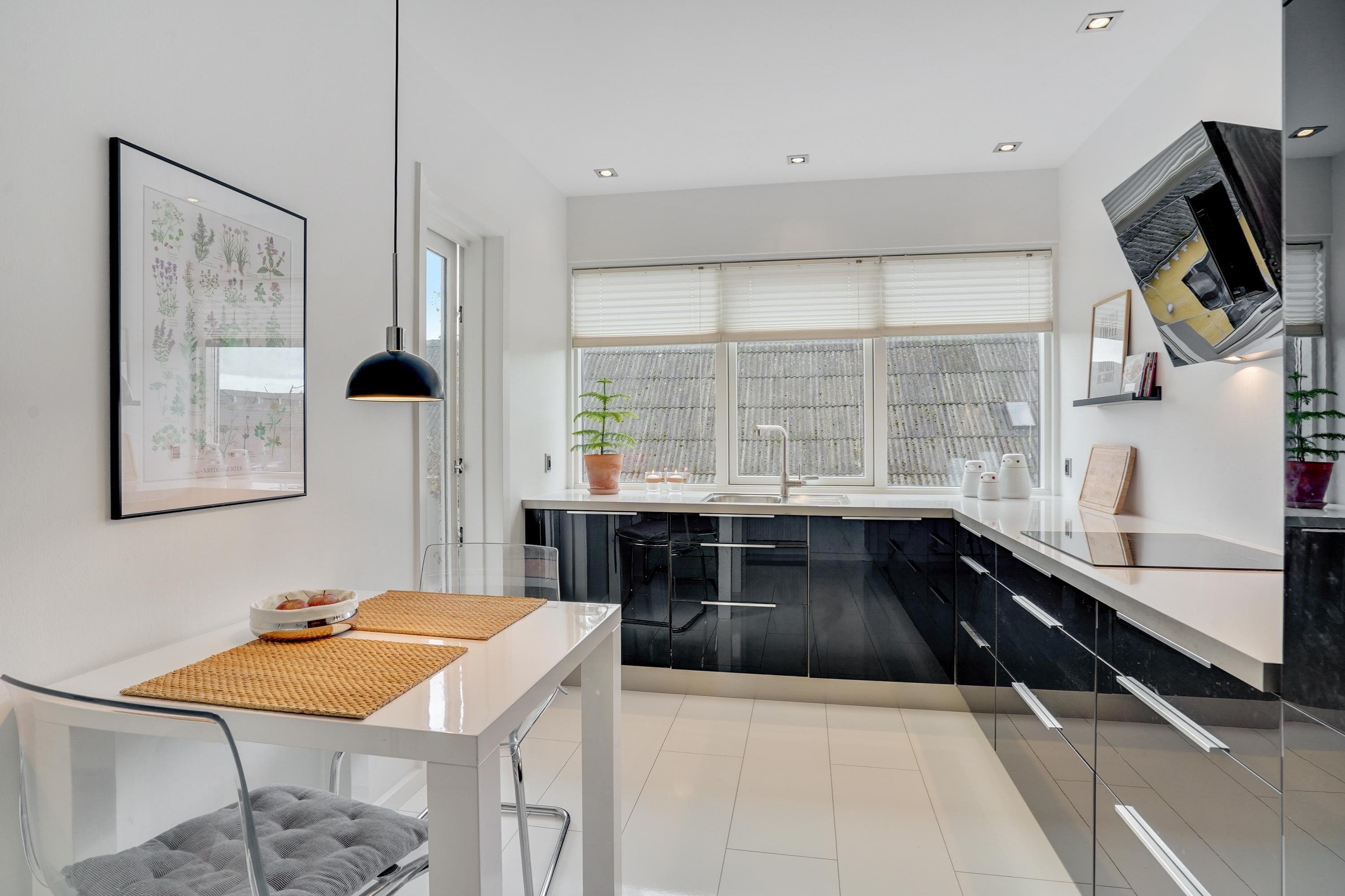 Miniaturebillede 1: køkken. Billede af St Tranegade 22, 1. tv., 9240 Nibe