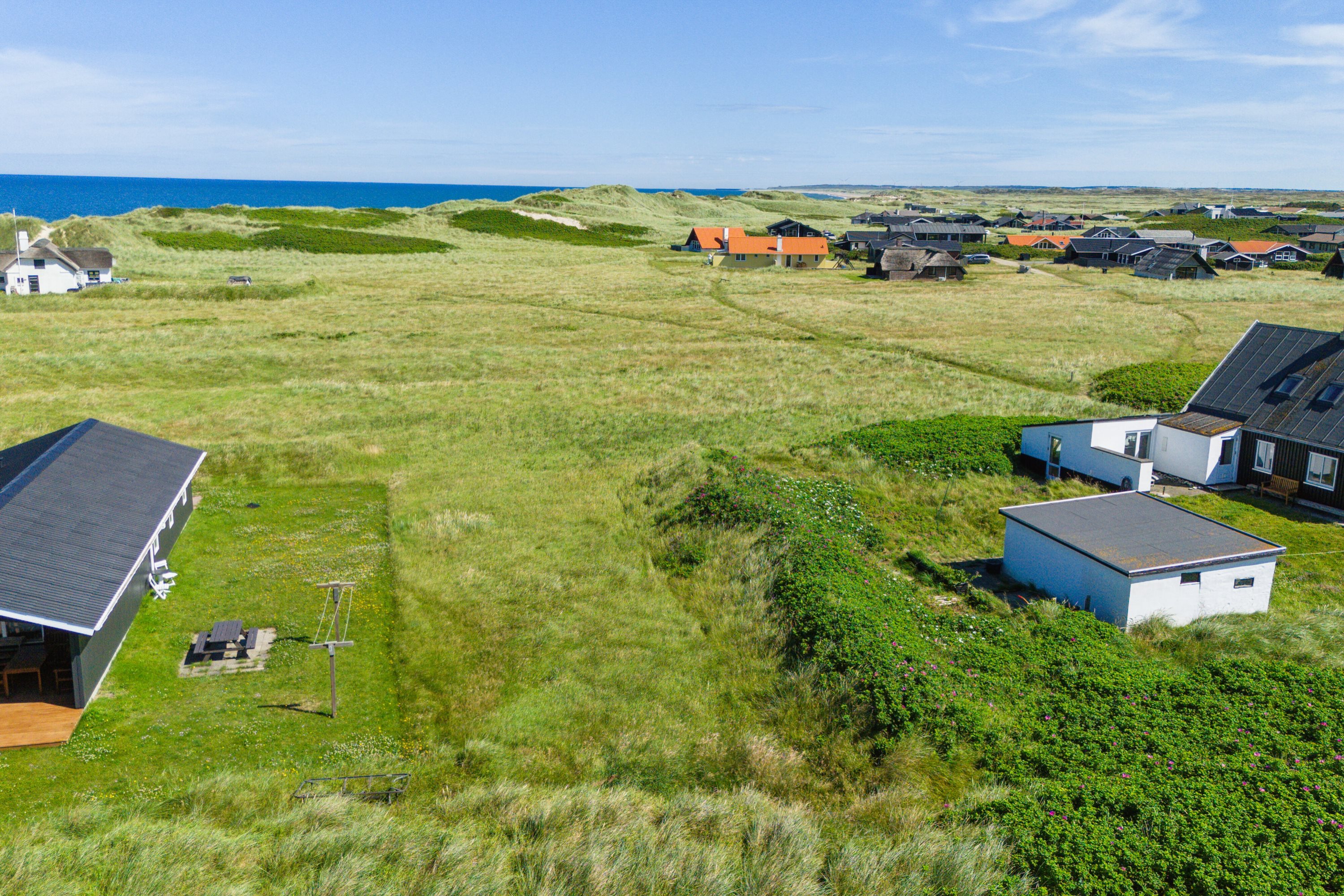 Miniaturebillede 2: luftfoto. Billede af P. Madsens Gang 27, Klitmøller, 7700 Thisted