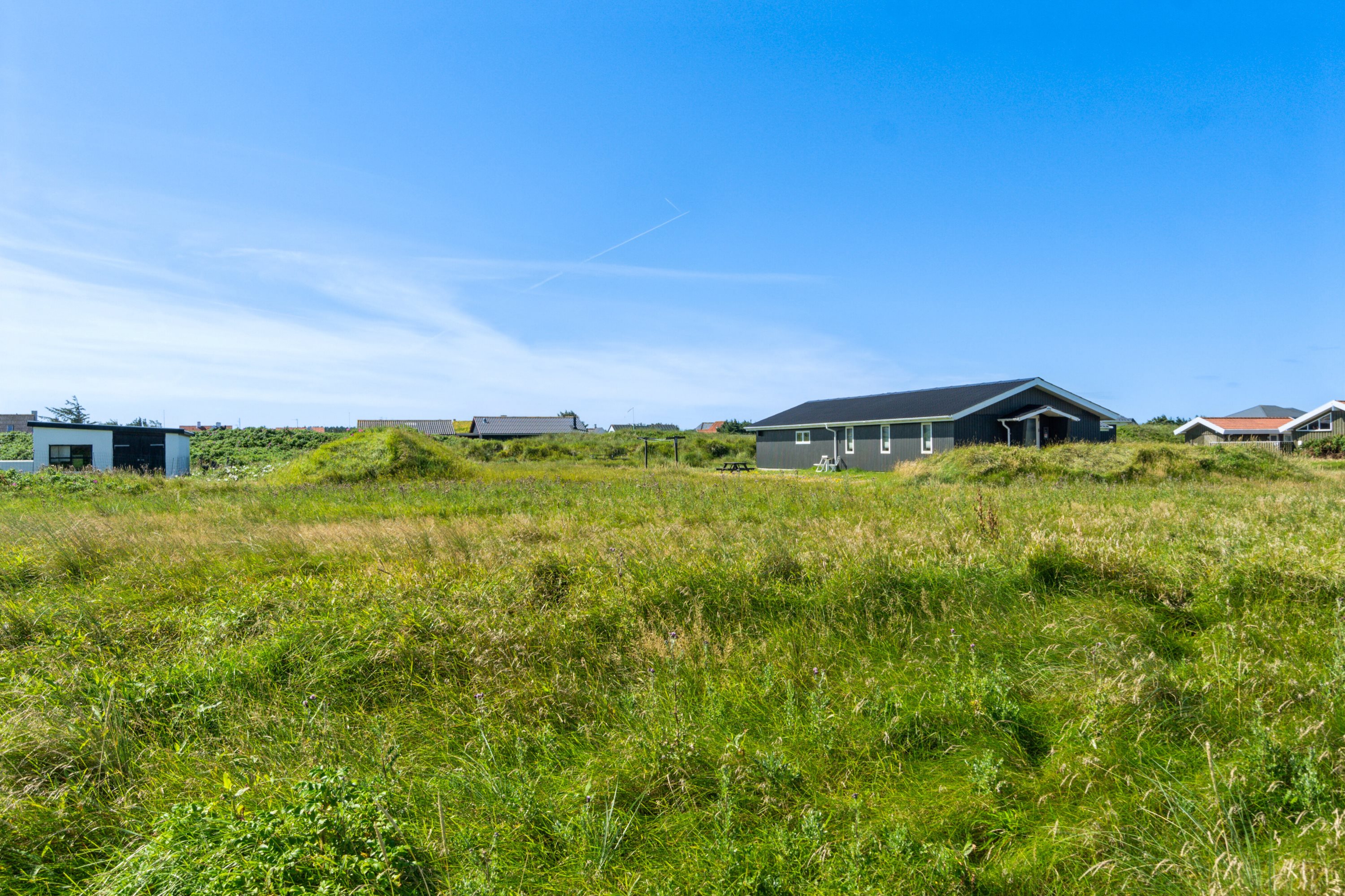 Fremhævet set fra haven billede i fuldskærmstilstand. Billede af P. Madsens Gang 27, Klitmøller, 7700 Thisted