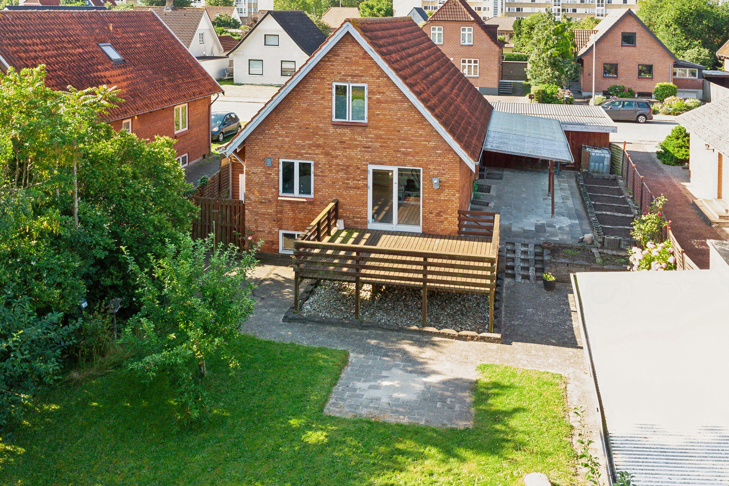 Fremhævet set fra haven billede i fuldskærmstilstand. Billede af Skovmærkevej 12, 5220 Odense SØ