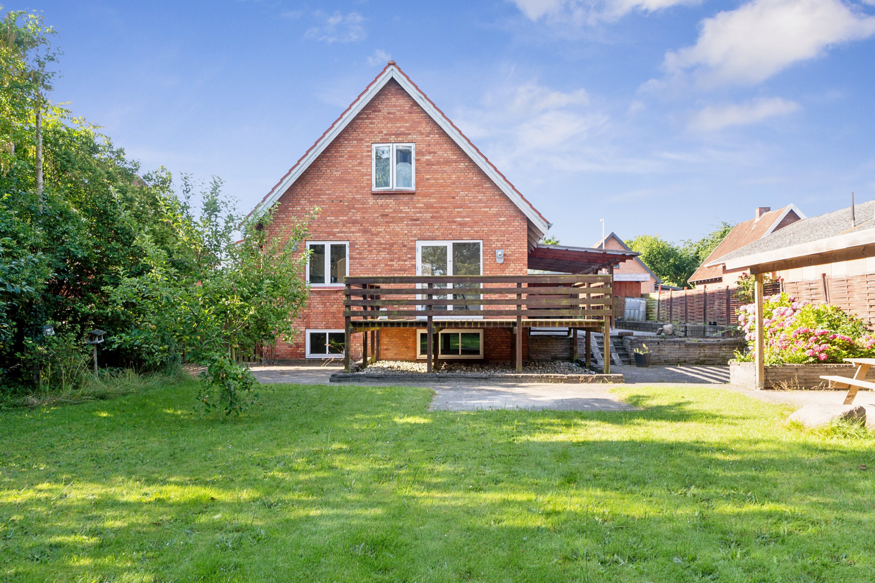 Miniaturebillede 1: set fra haven. Billede af Skovmærkevej 12, 5220 Odense SØ