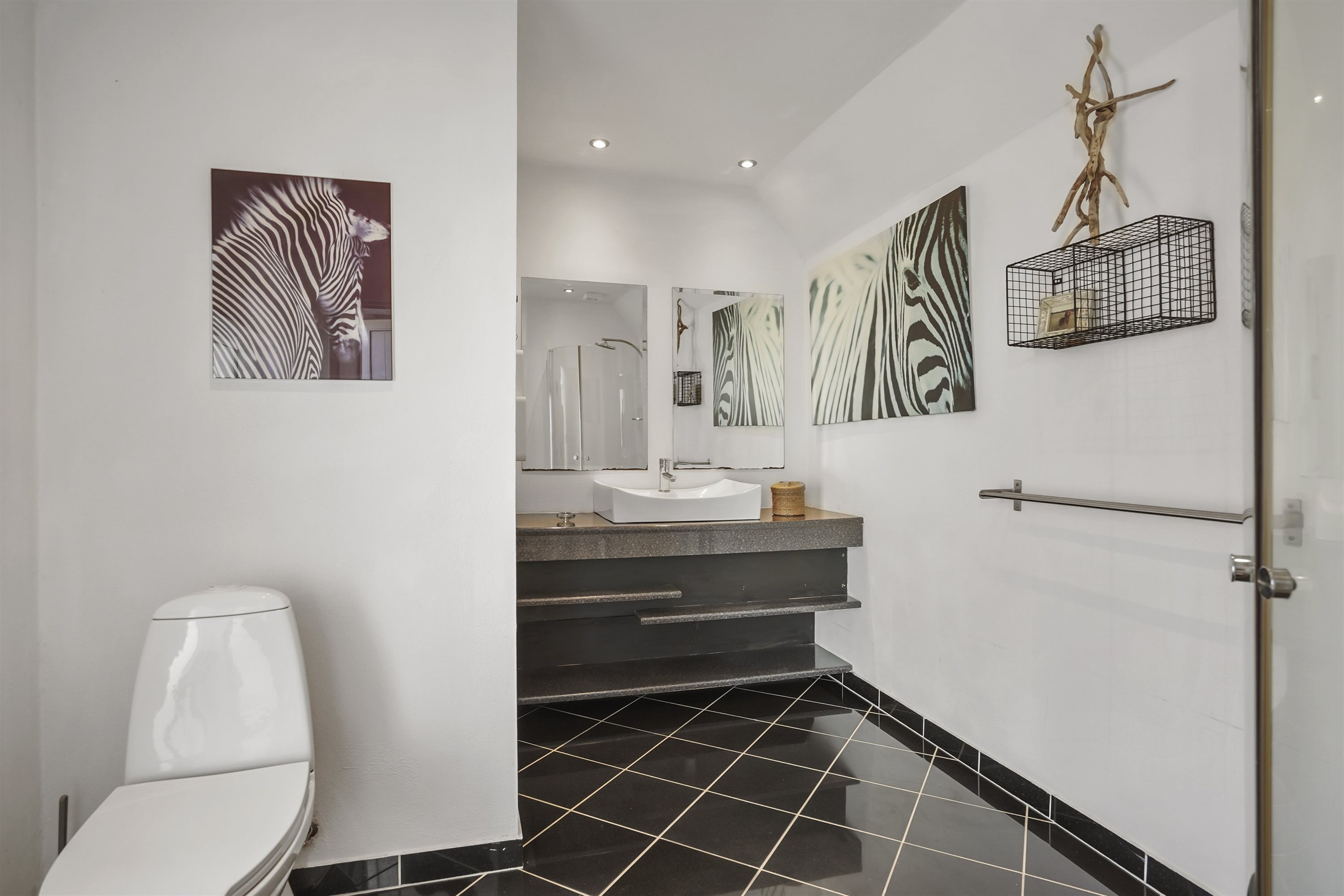 Miniaturebillede 2: badeværelse. Billede af Gærumvej 13, 9900 Frederikshavn