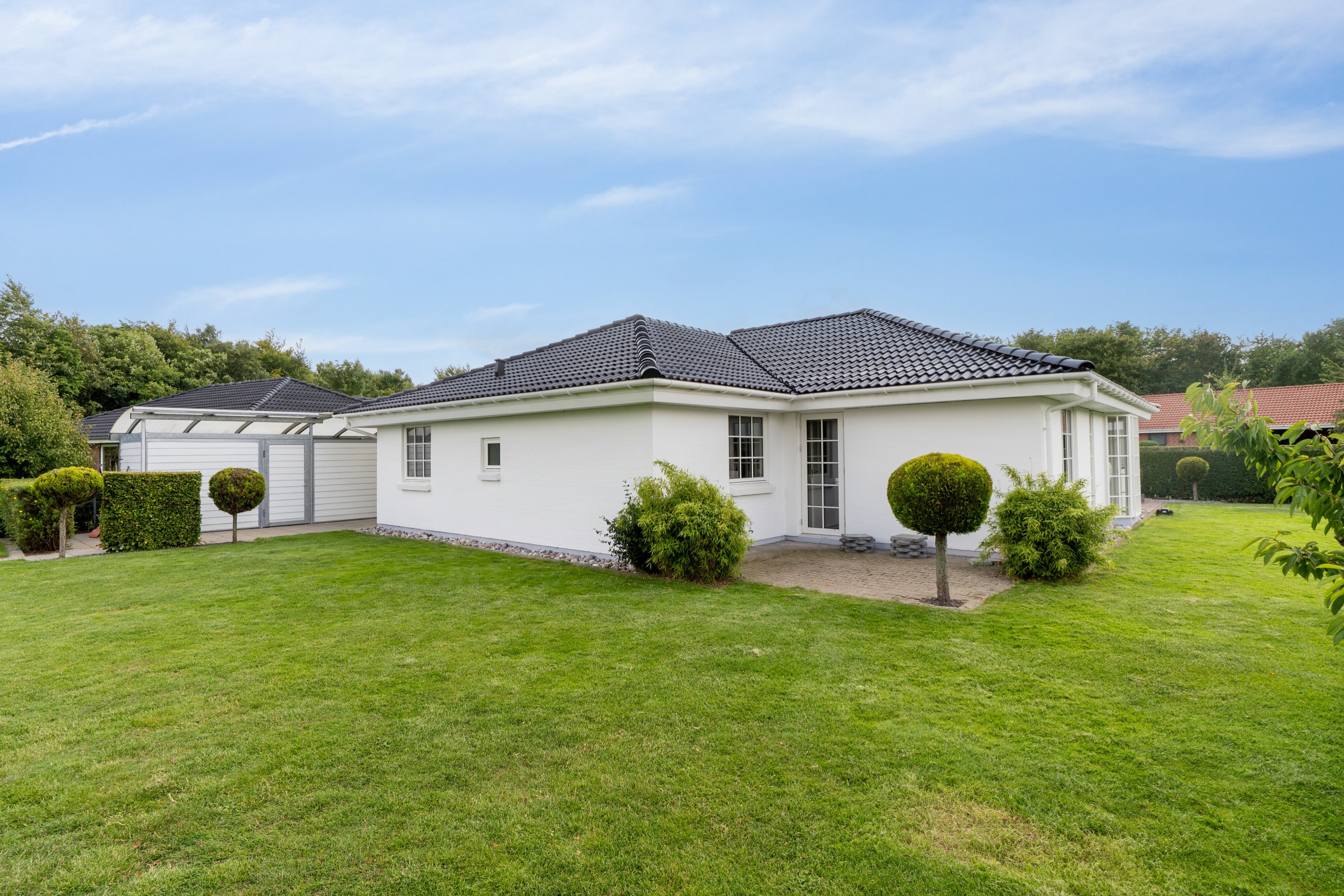 Fremhævet set fra haven billede i fuldskærmstilstand. Billede af Krokusvænget 6, Otterup, 5450 Otterup