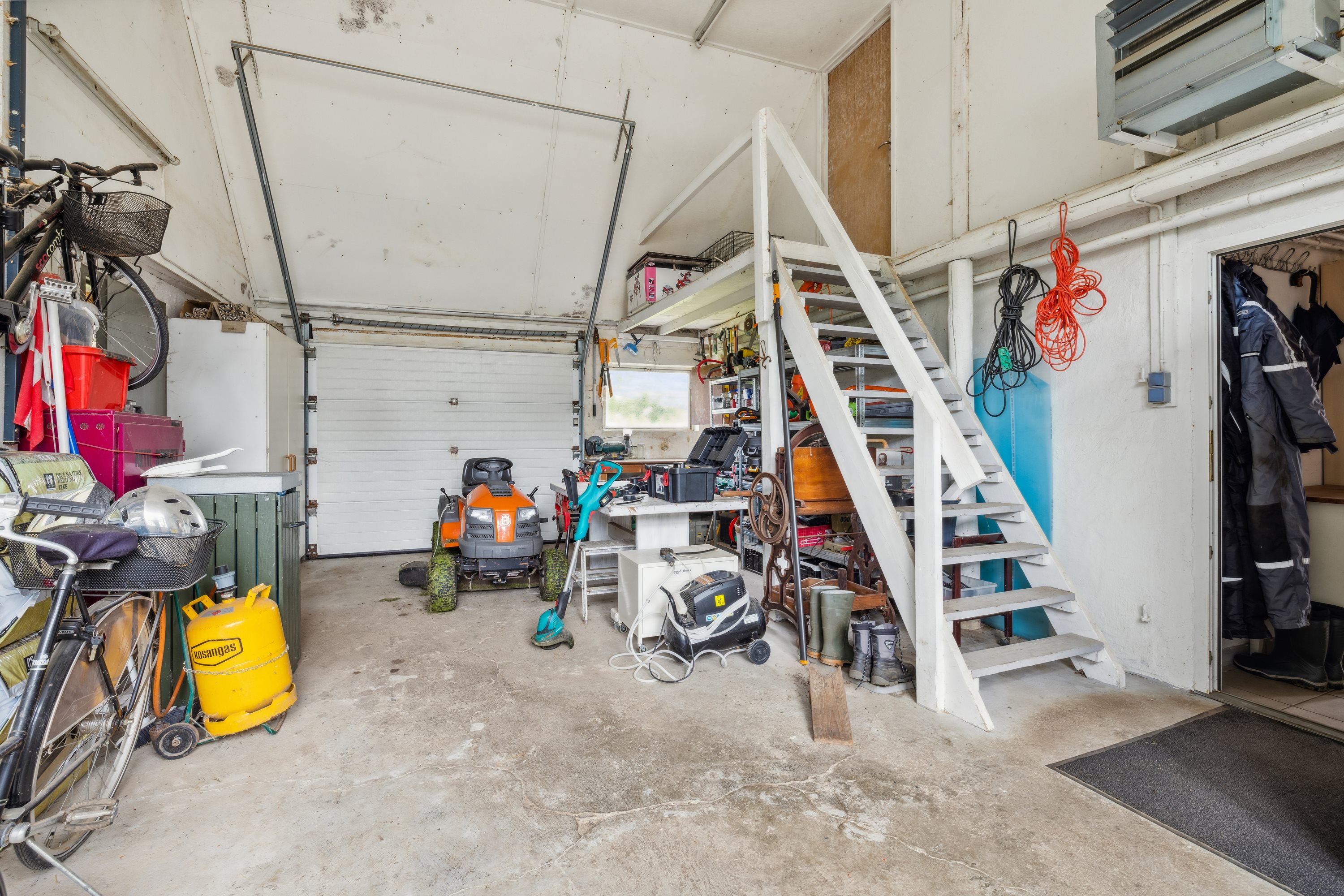 Fremhævet garage billede i fuldskærmstilstand. Billede af Vinkelvej 3, Hvorslev, 8860 Ulstrup