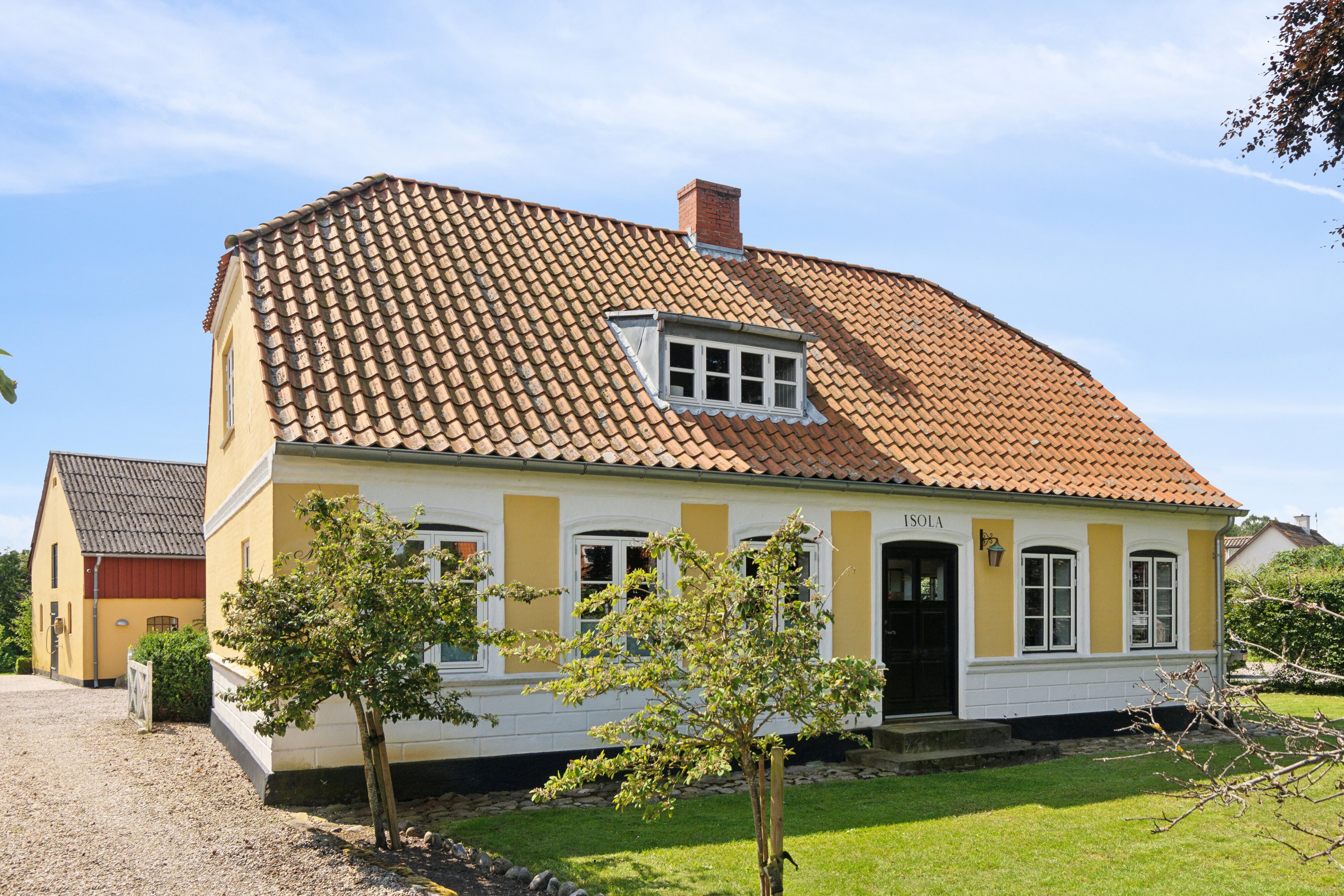 Fremhævet udendørs billede i fuldskærmstilstand. Billede af Møllebakken 9, 4581 Rørvig