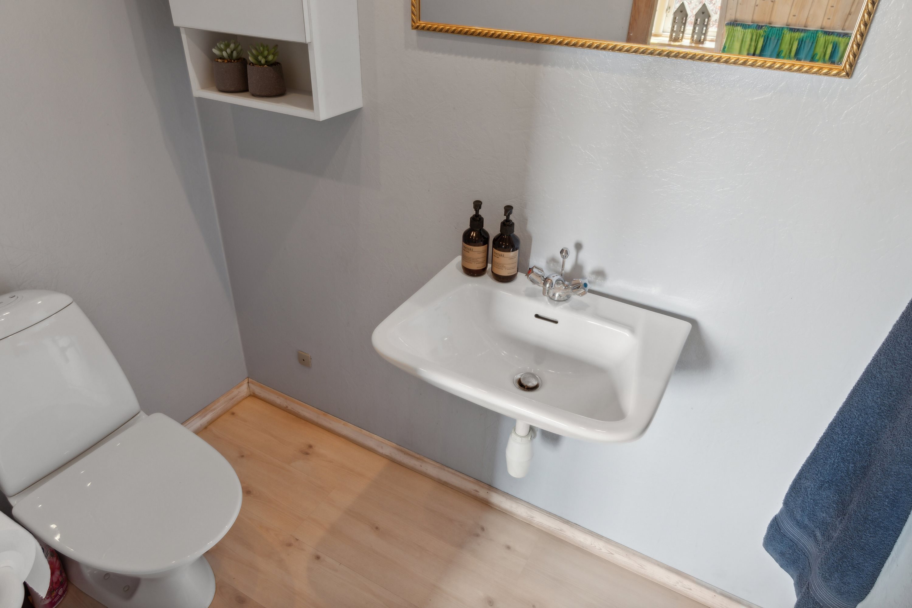 Fremhævet badeværelse billede i fuldskærmstilstand. Billede af Møllebakken 9, 4581 Rørvig