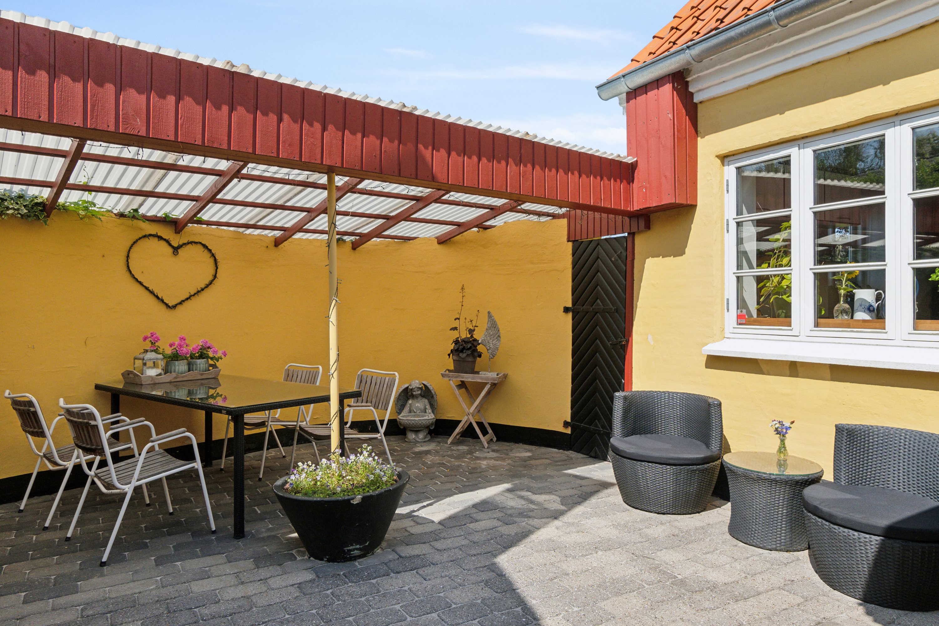 Fremhævet overdækket terrasse billede i fuldskærmstilstand. Billede af Møllebakken 9, 4581 Rørvig