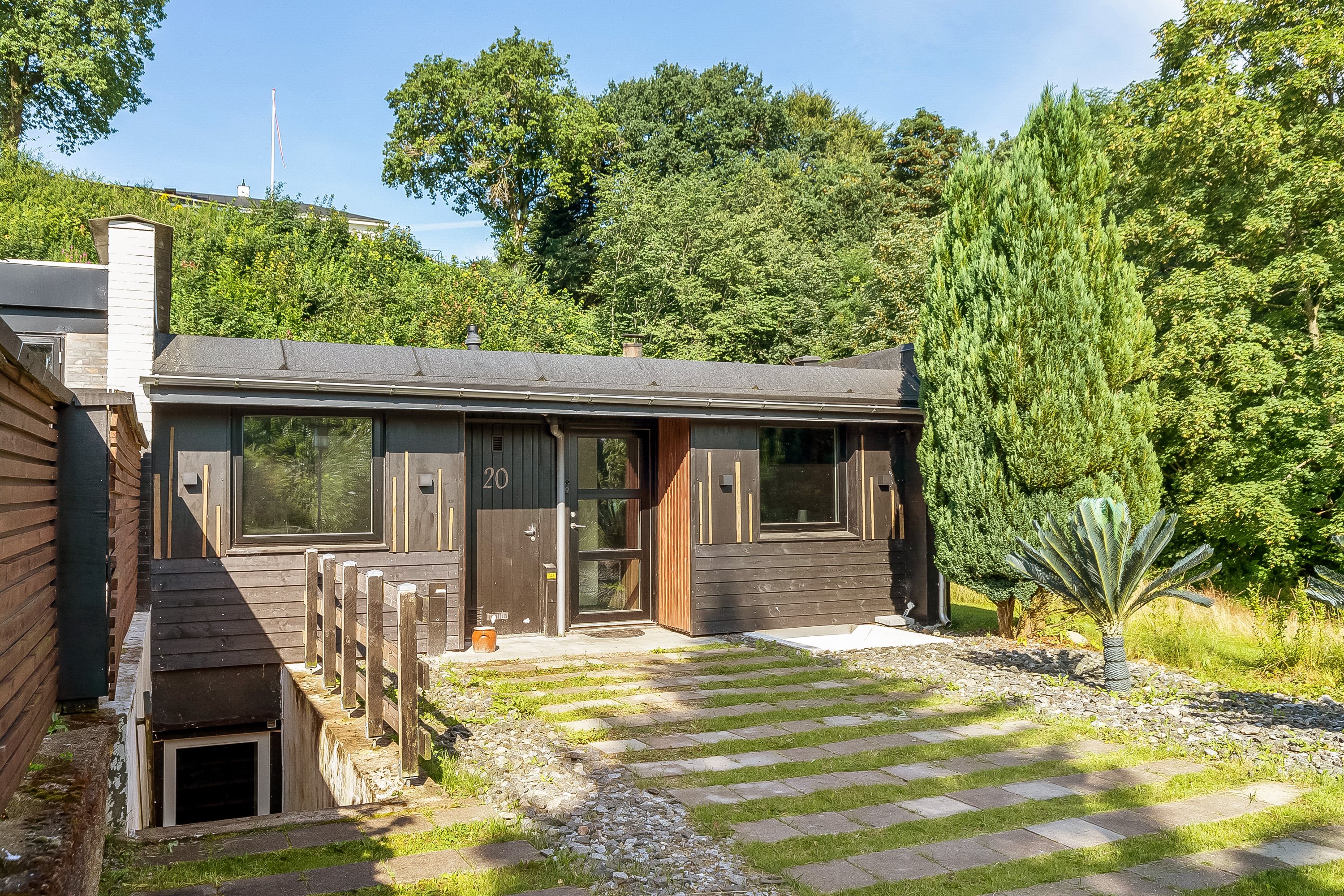 Miniaturebillede 1: ejendommen. Billede af Fyrrelunden 20, 6051 Almind