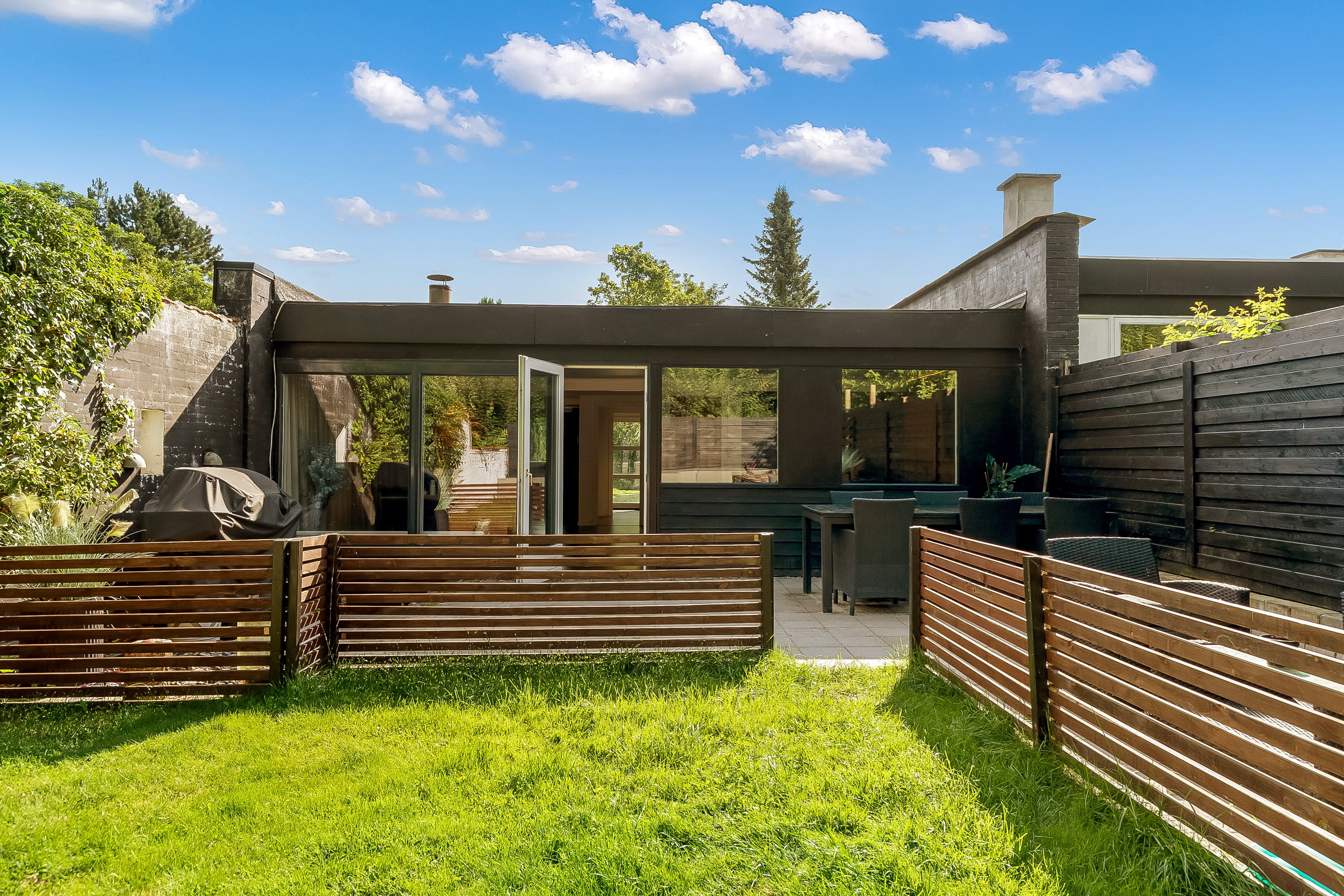 Fremhævet ejendommen billede i fuldskærmstilstand. Billede af Fyrrelunden 20, 6051 Almind