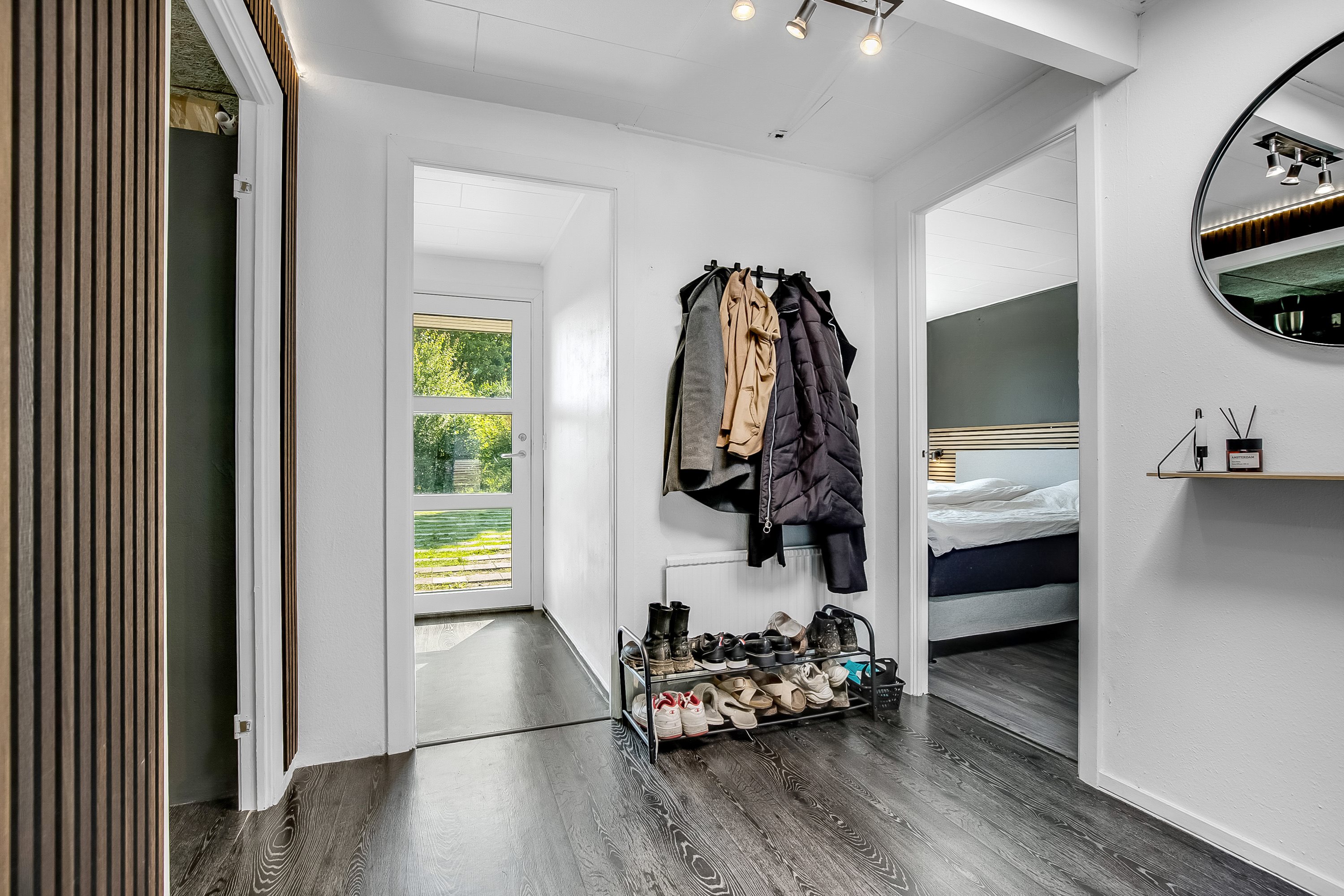 Fremhævet entré billede i fuldskærmstilstand. Billede af Fyrrelunden 20, 6051 Almind