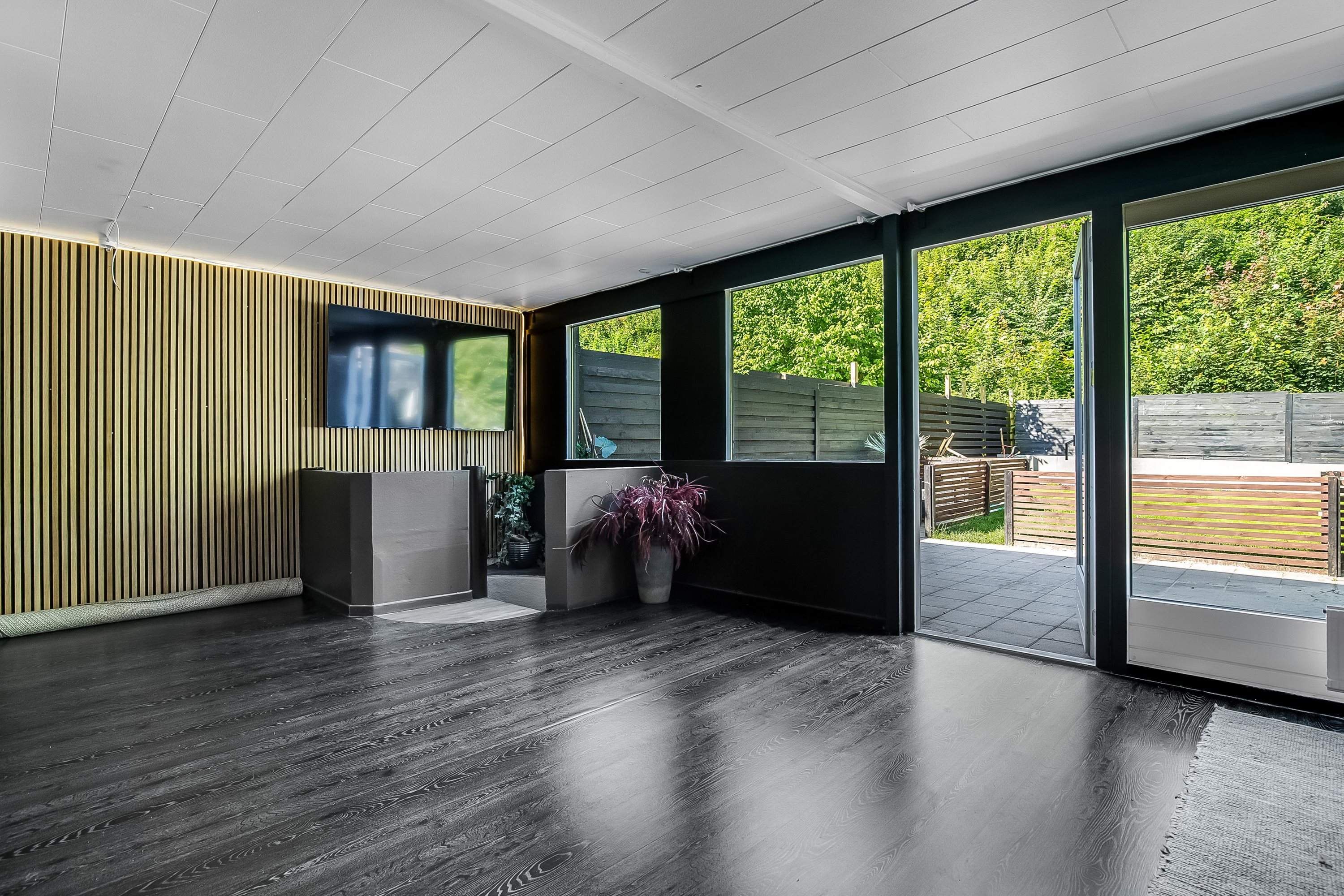 Fremhævet stue billede i fuldskærmstilstand. Billede af Fyrrelunden 20, 6051 Almind