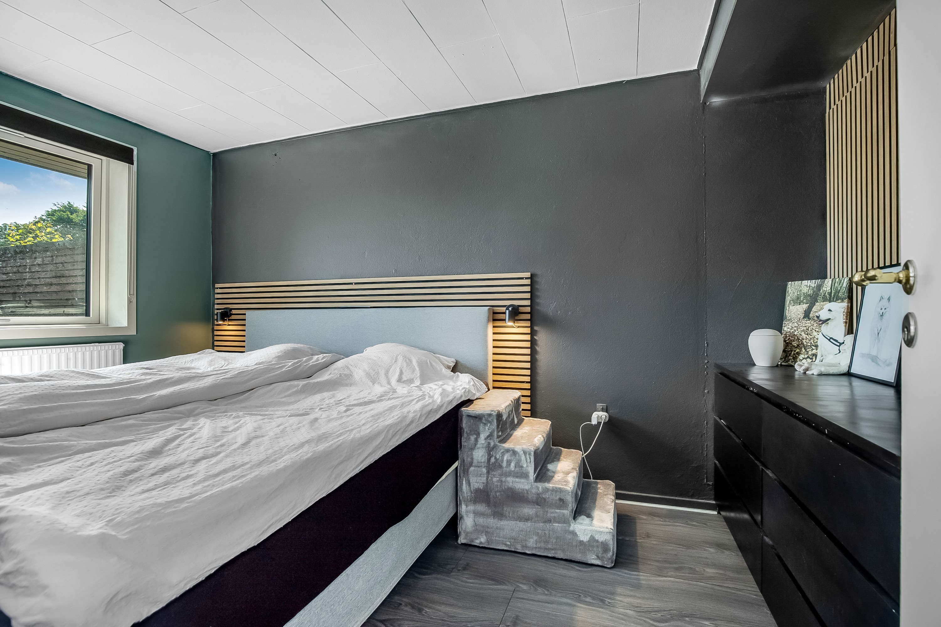 Fremhævet soveværelse billede i fuldskærmstilstand. Billede af Fyrrelunden 20, 6051 Almind