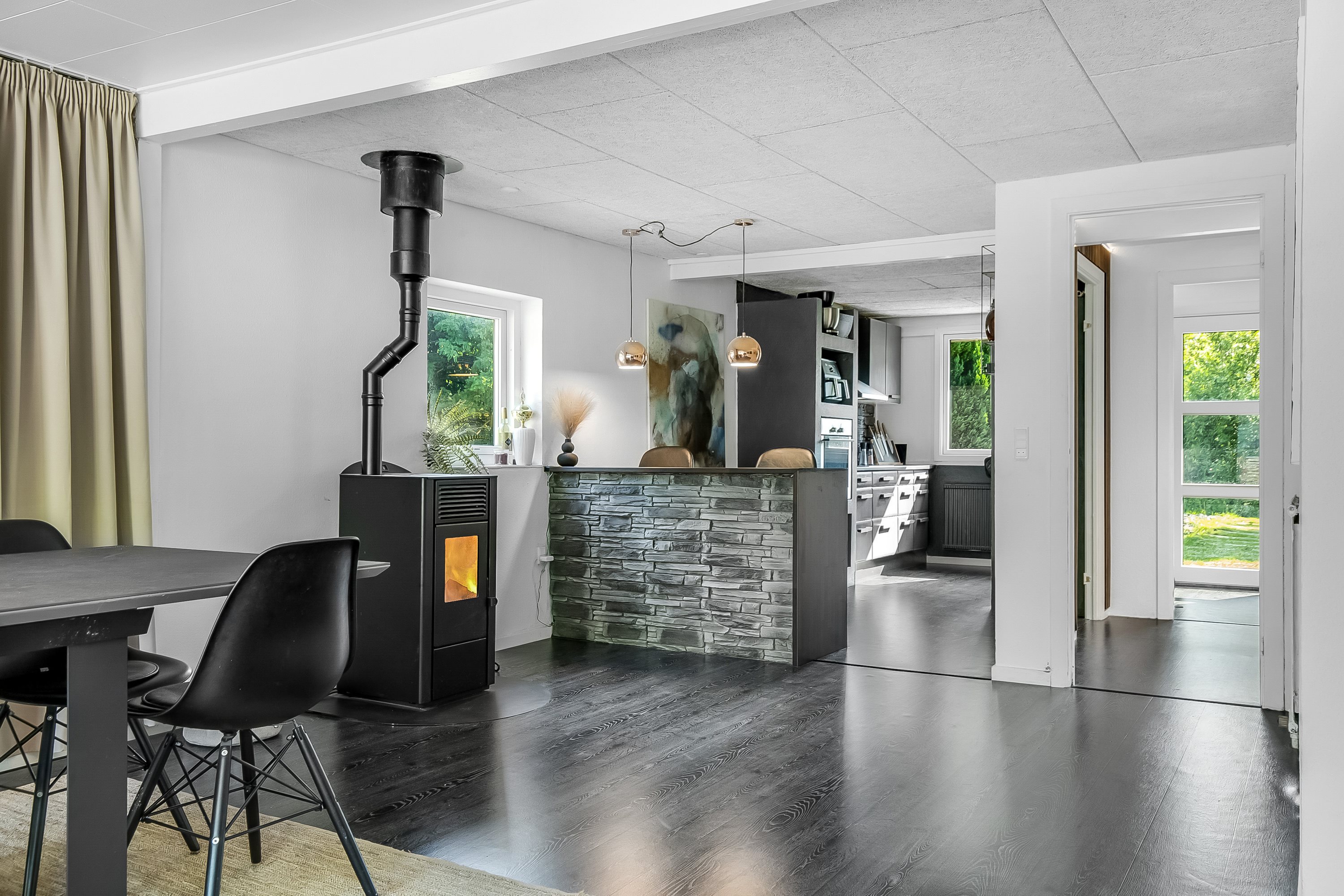 Fremhævet køkken billede i fuldskærmstilstand. Billede af Fyrrelunden 20, 6051 Almind