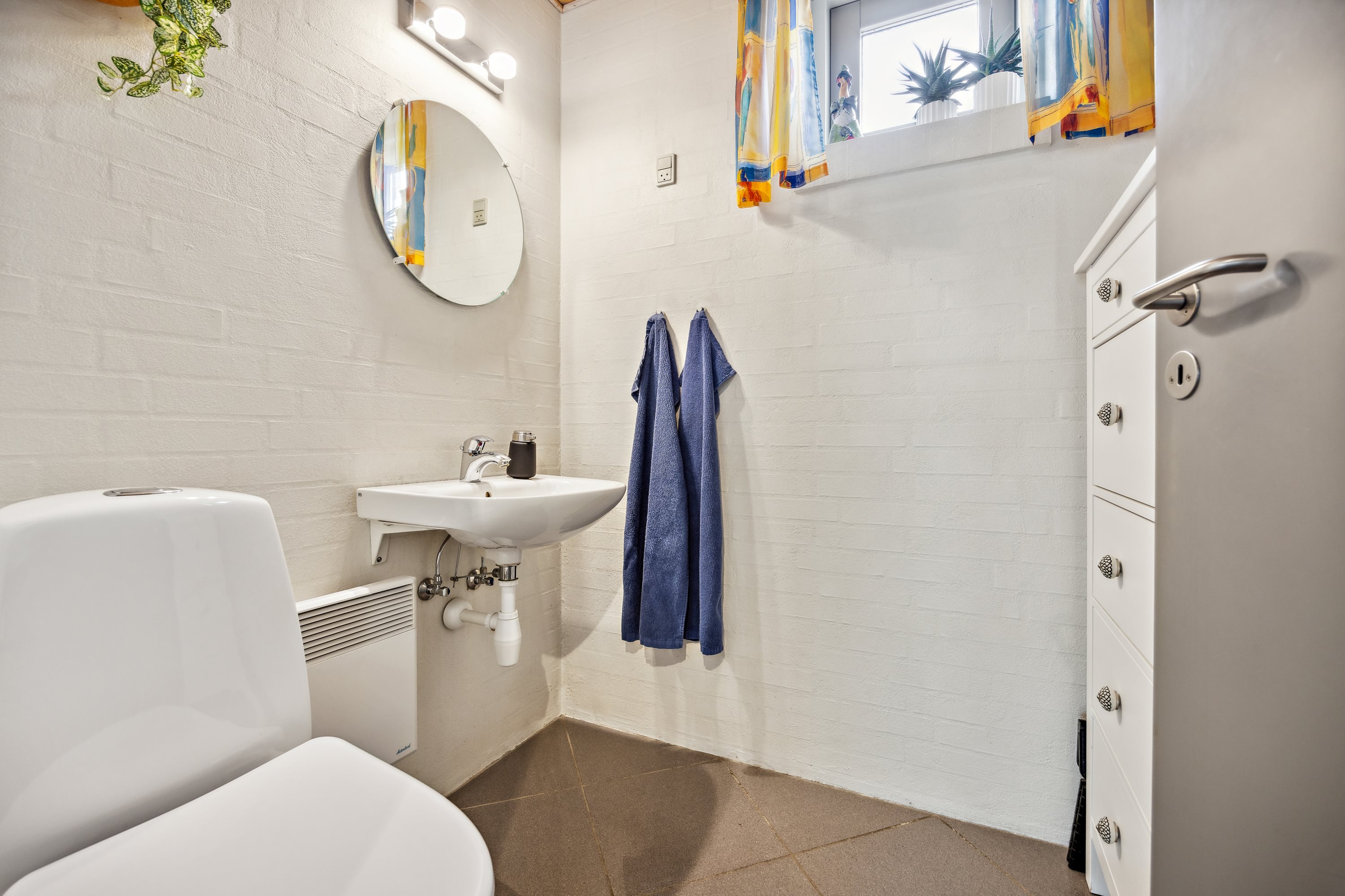 Fremhævet badeværelse billede i fuldskærmstilstand. Billede af Halsvej 170, Stae, 9310 Vodskov