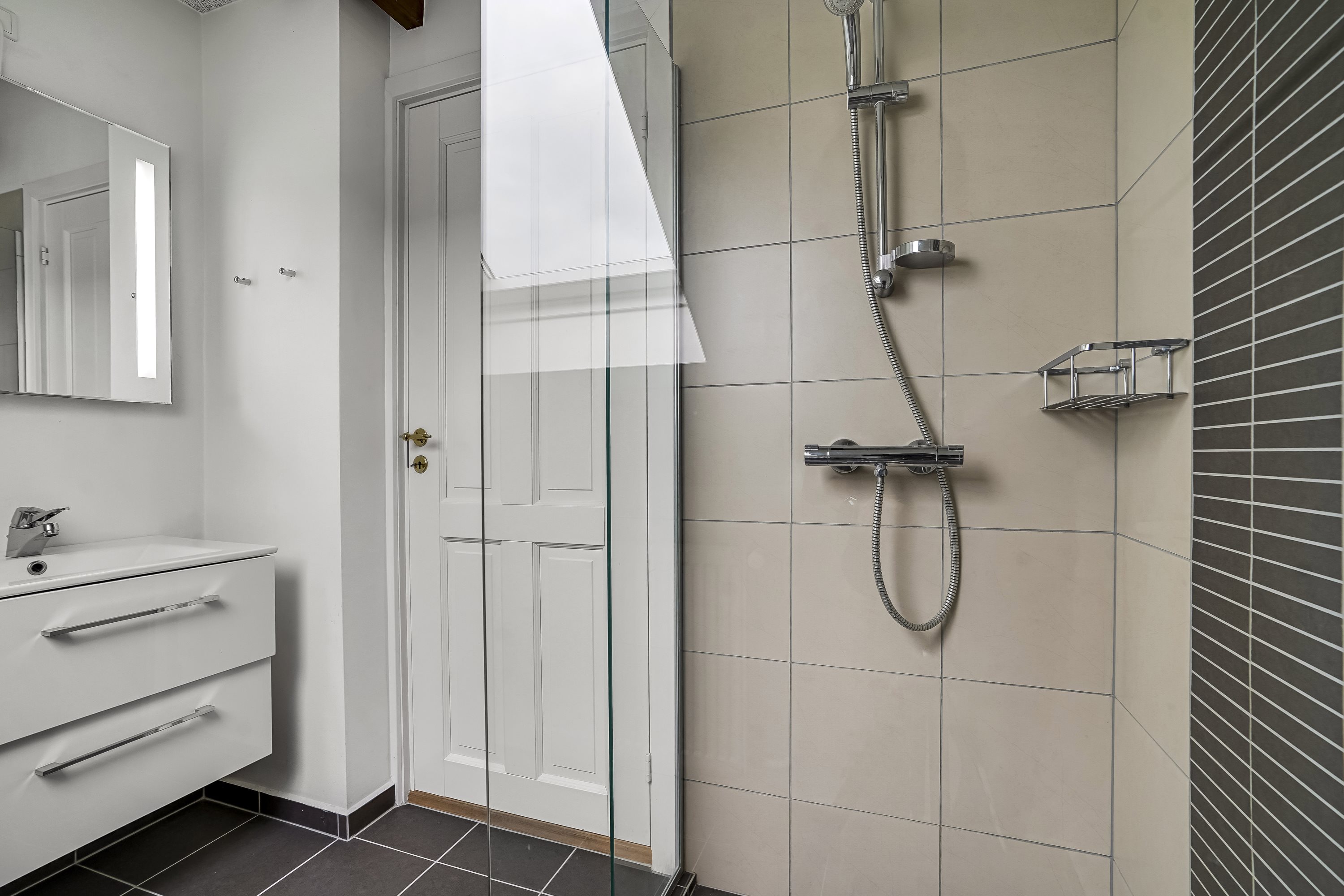 Fremhævet badeværelse billede i fuldskærmstilstand. Billede af Klintholmvej 14, Vejlbyskov, 5500 Middelfart