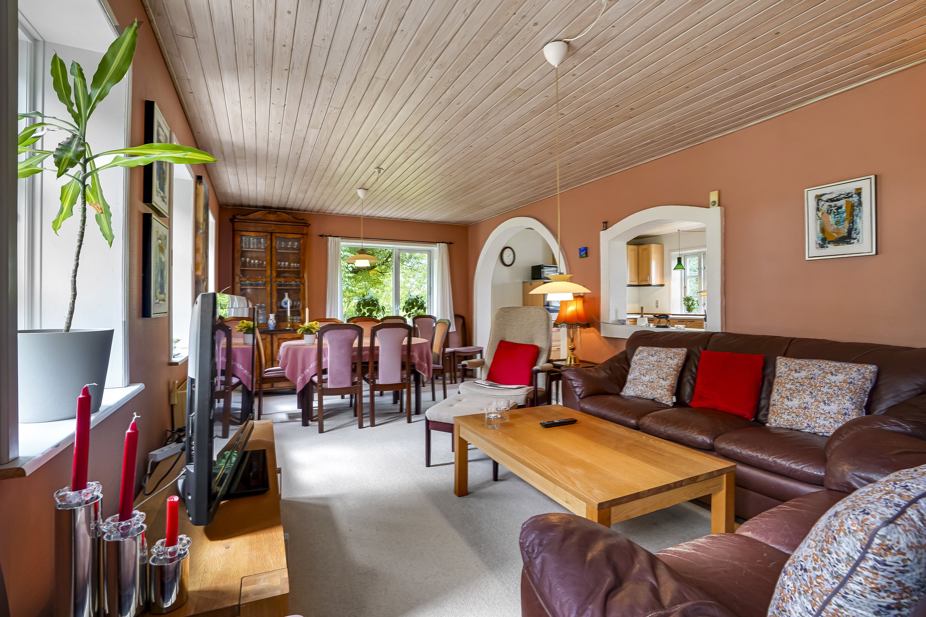 Fremhævet stue billede i fuldskærmstilstand. Billede af Klintholmvej 14, Vejlbyskov, 5500 Middelfart