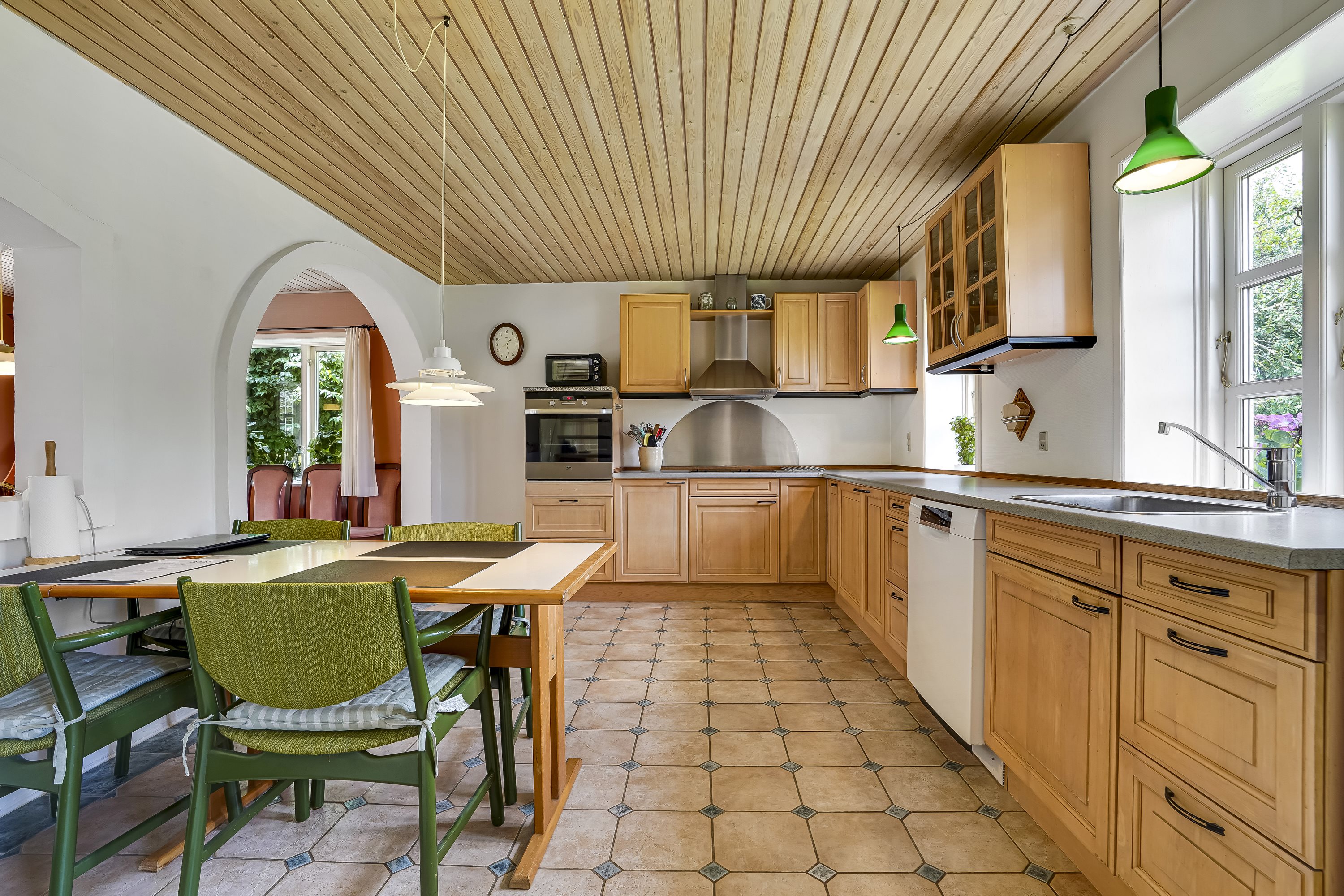 Fremhævet køkken billede i fuldskærmstilstand. Billede af Klintholmvej 14, Vejlbyskov, 5500 Middelfart