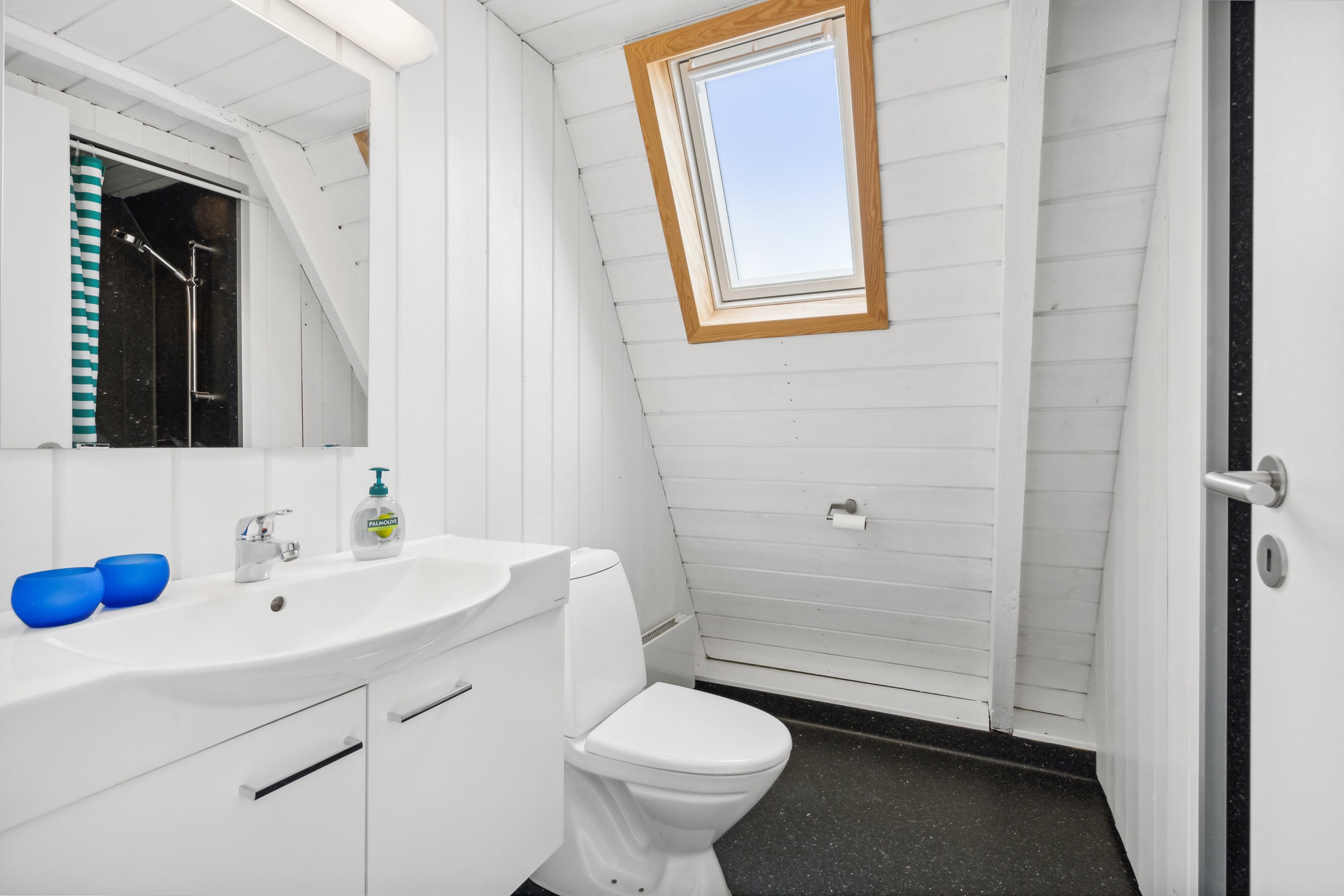 Fremhævet badeværelse billede i fuldskærmstilstand. Billede af Golfsvinget 258, Gatten, 9640 Farsø