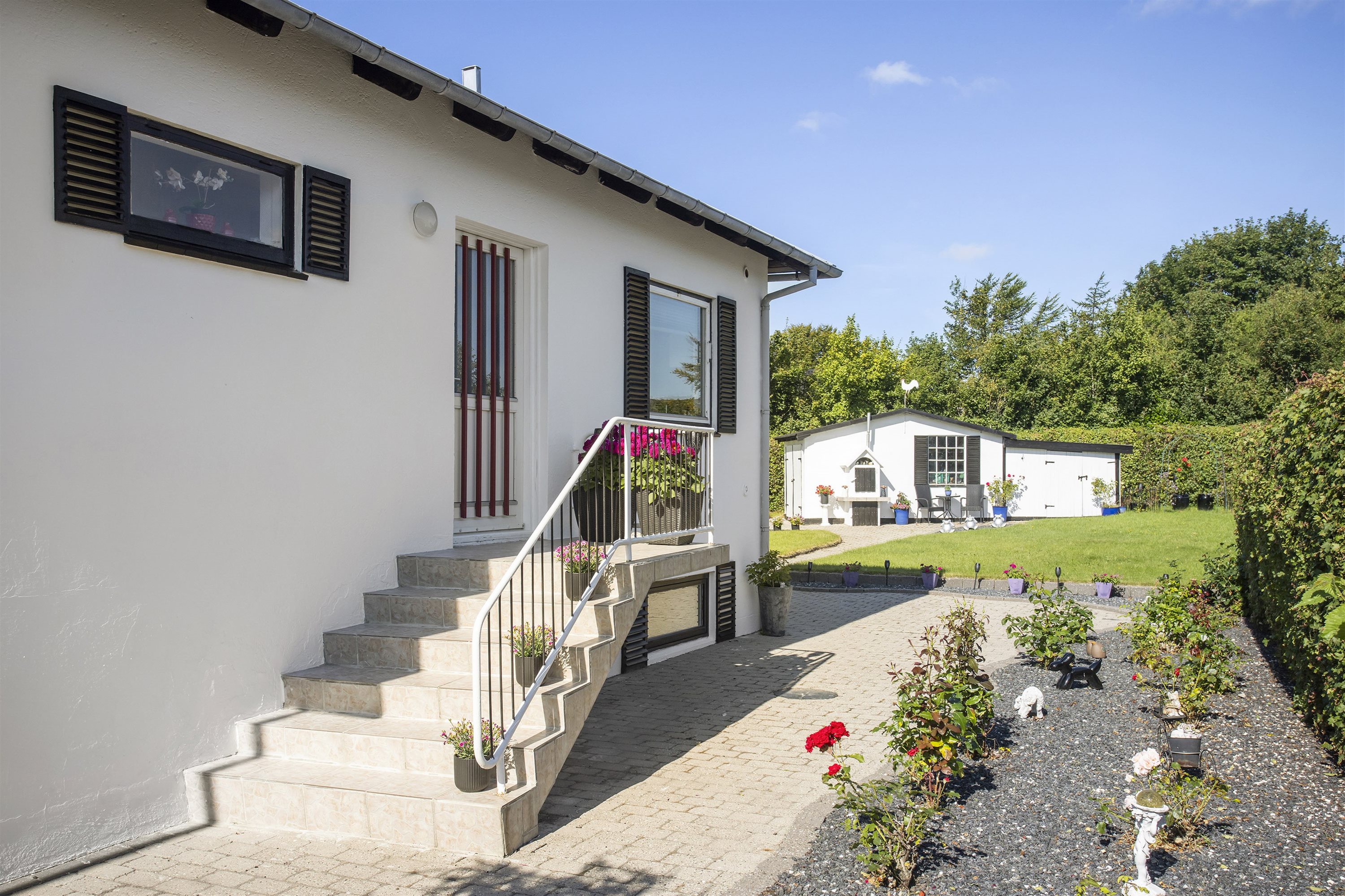 Miniaturebillede 2: forhave. Billede af Abildgårdsvej 23, 9900 Frederikshavn