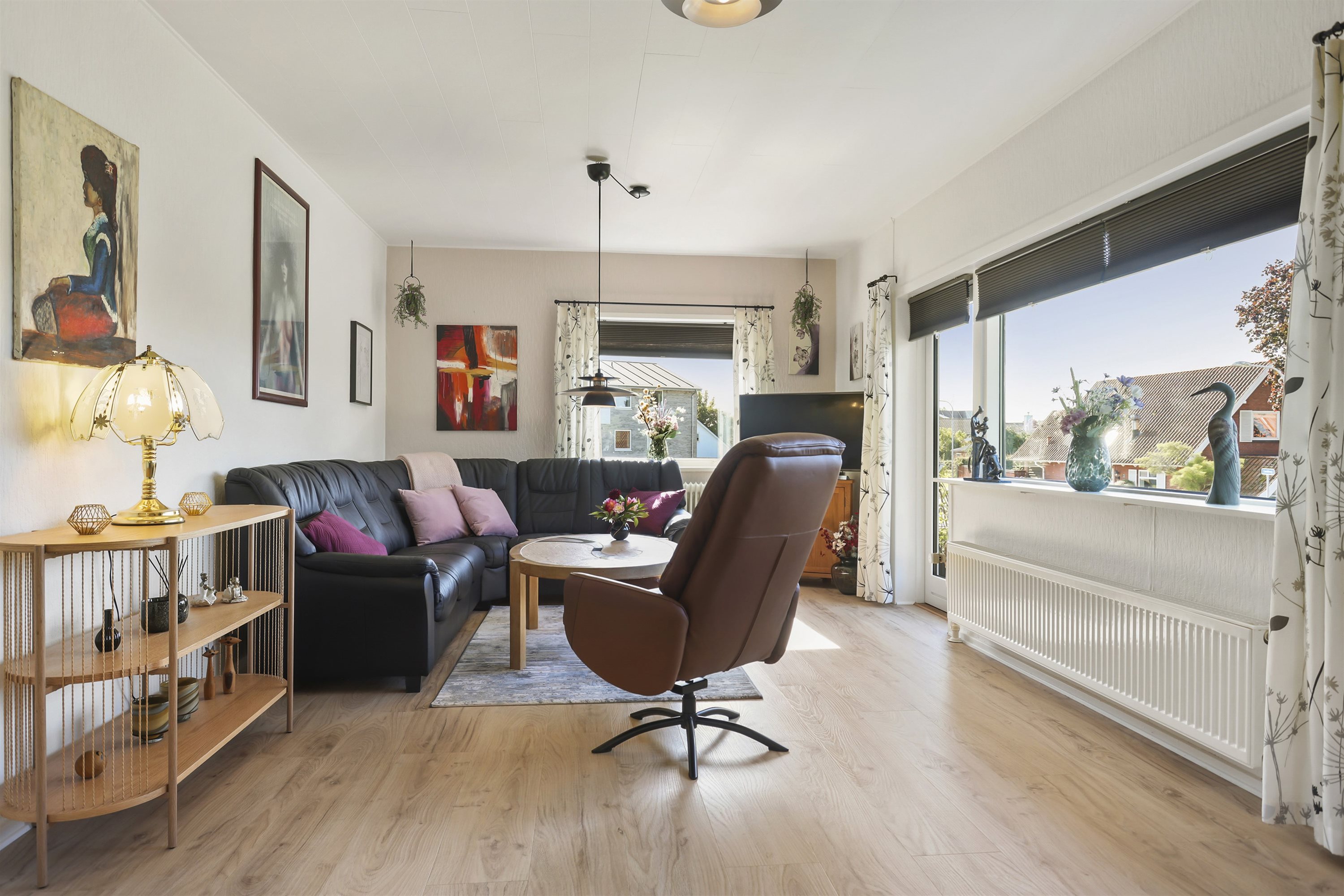 Fremhævet stue billede i fuldskærmstilstand. Billede af Abildgårdsvej 23, 9900 Frederikshavn